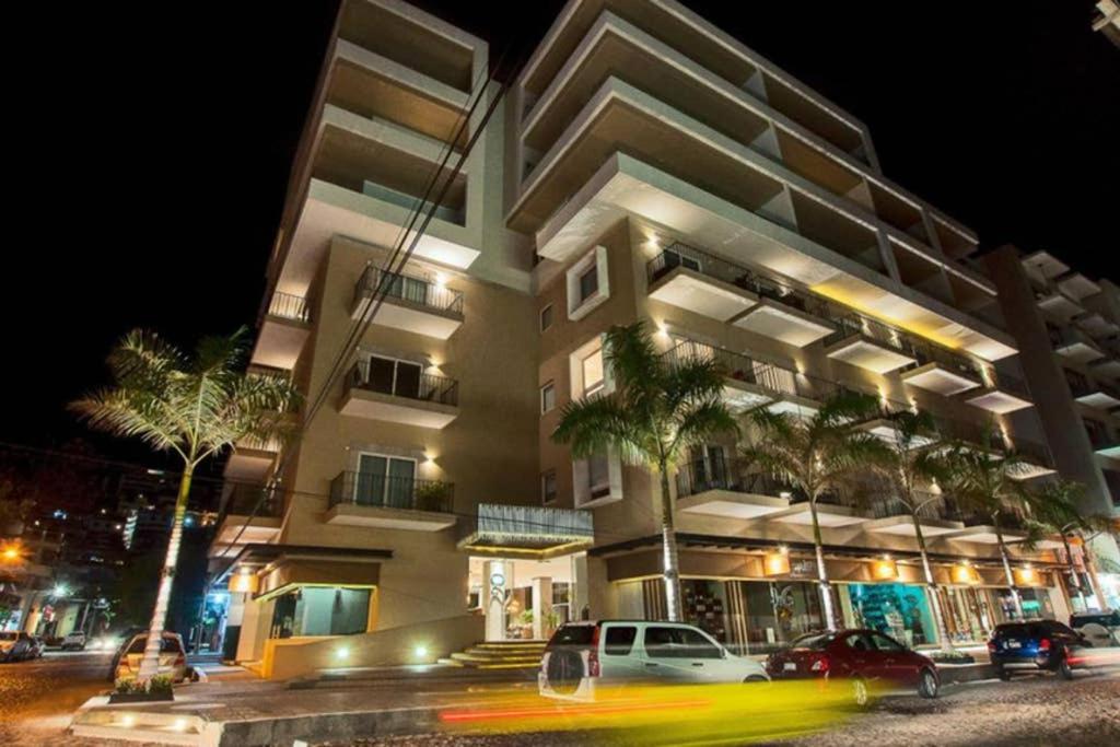 Hotel Zenith 601, Zona Romantica, 2 Balconies with Incredible Views, Rooftop Pool - Image 1