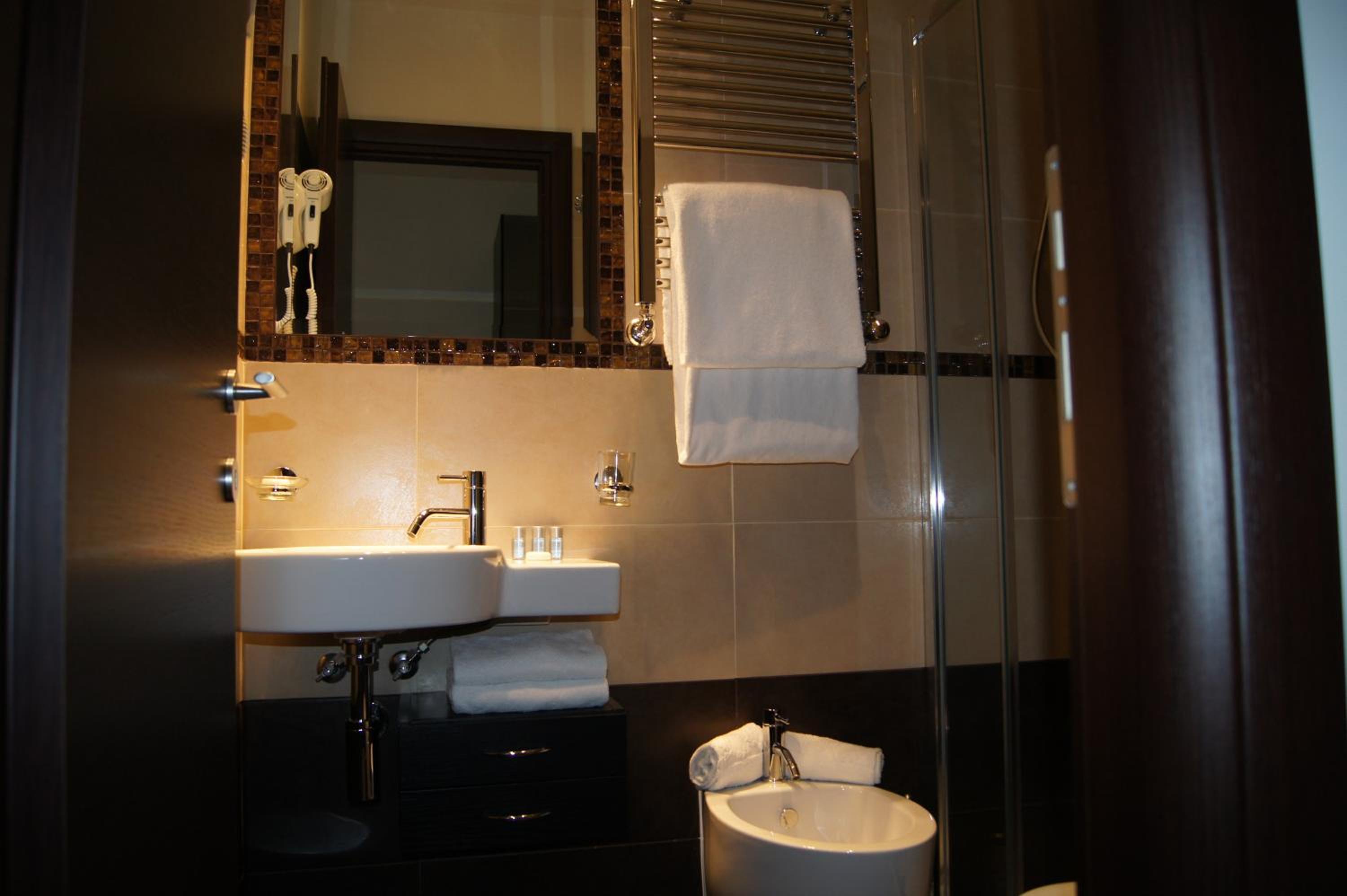Mia Suites