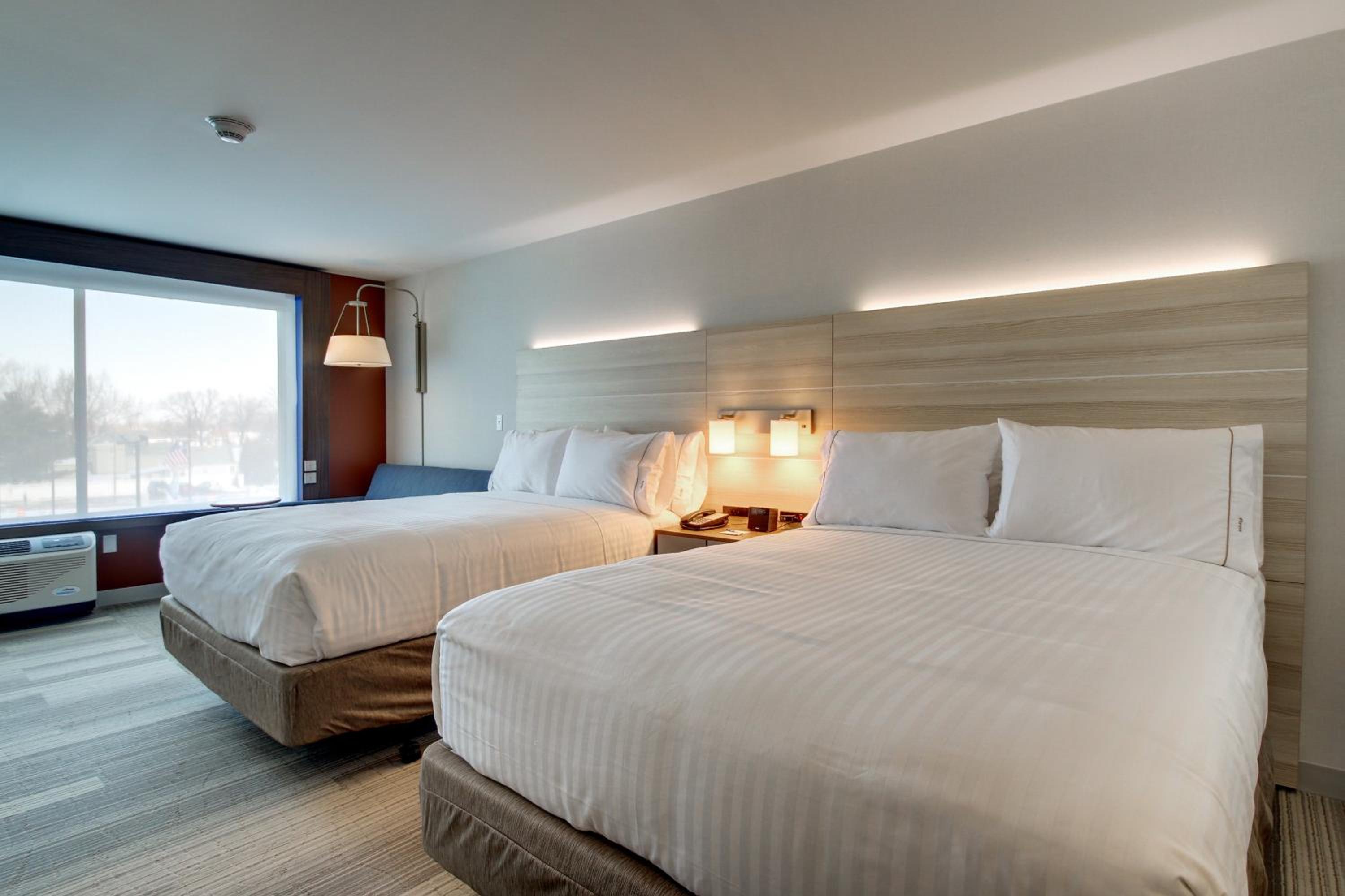 Galesburg Vacations - Holiday Inn Express Suites Galesburg, an IHG Hotel - Property Image 23