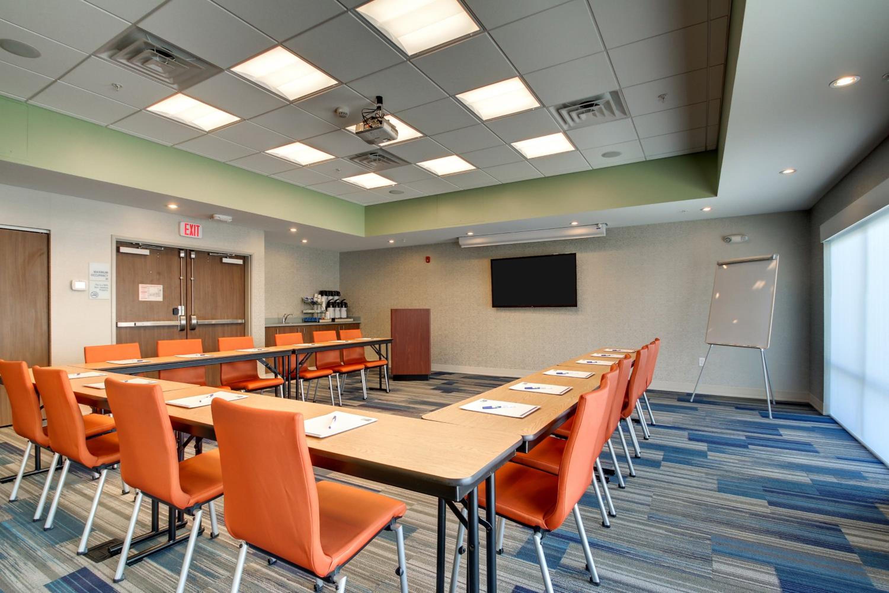 Galesburg Vacations - Holiday Inn Express Suites Galesburg, an IHG Hotel - Property Image 43