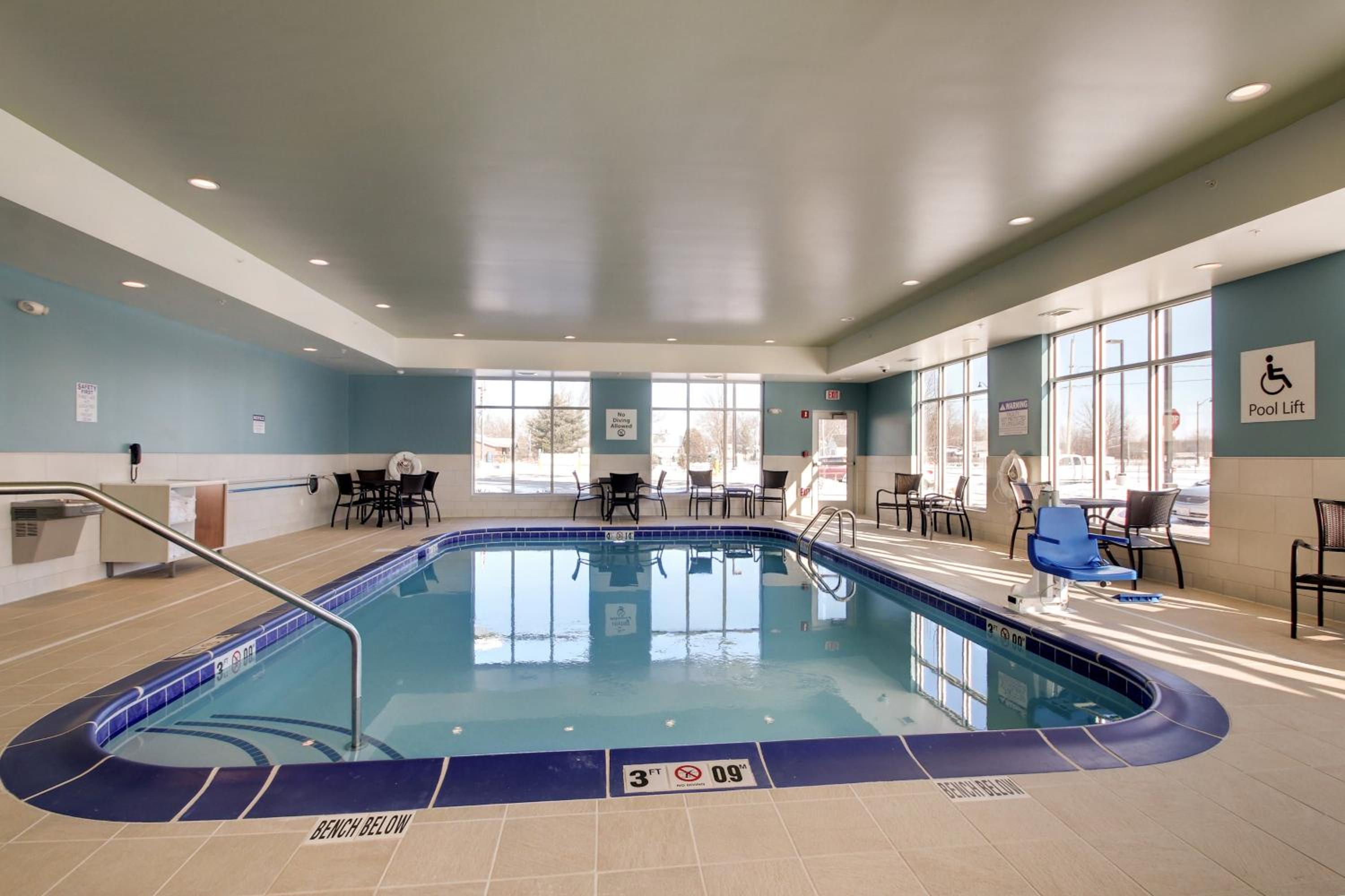 Galesburg Vacations - Holiday Inn Express Suites Galesburg, an IHG Hotel - Property Image 29