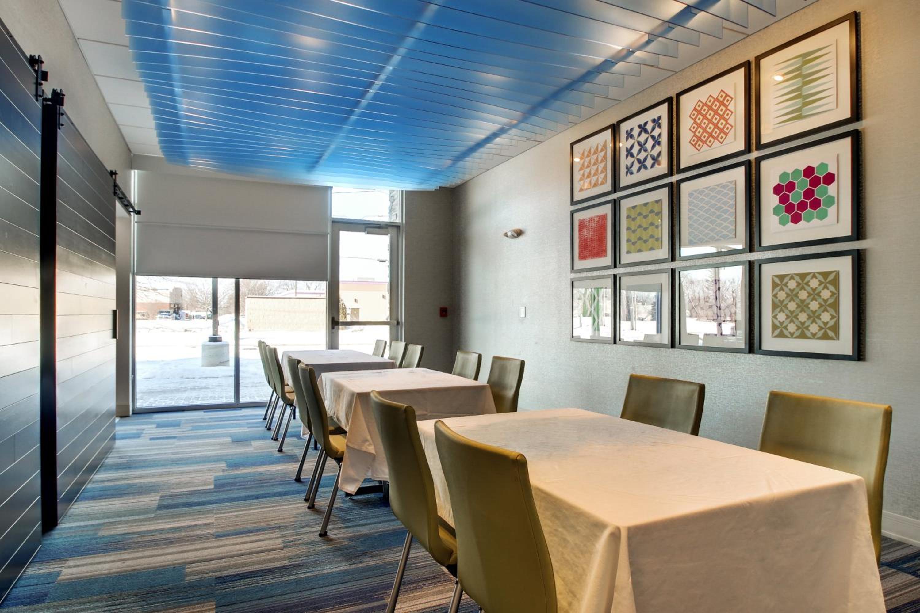 Galesburg Vacations - Holiday Inn Express Suites Galesburg, an IHG Hotel - Property Image 69