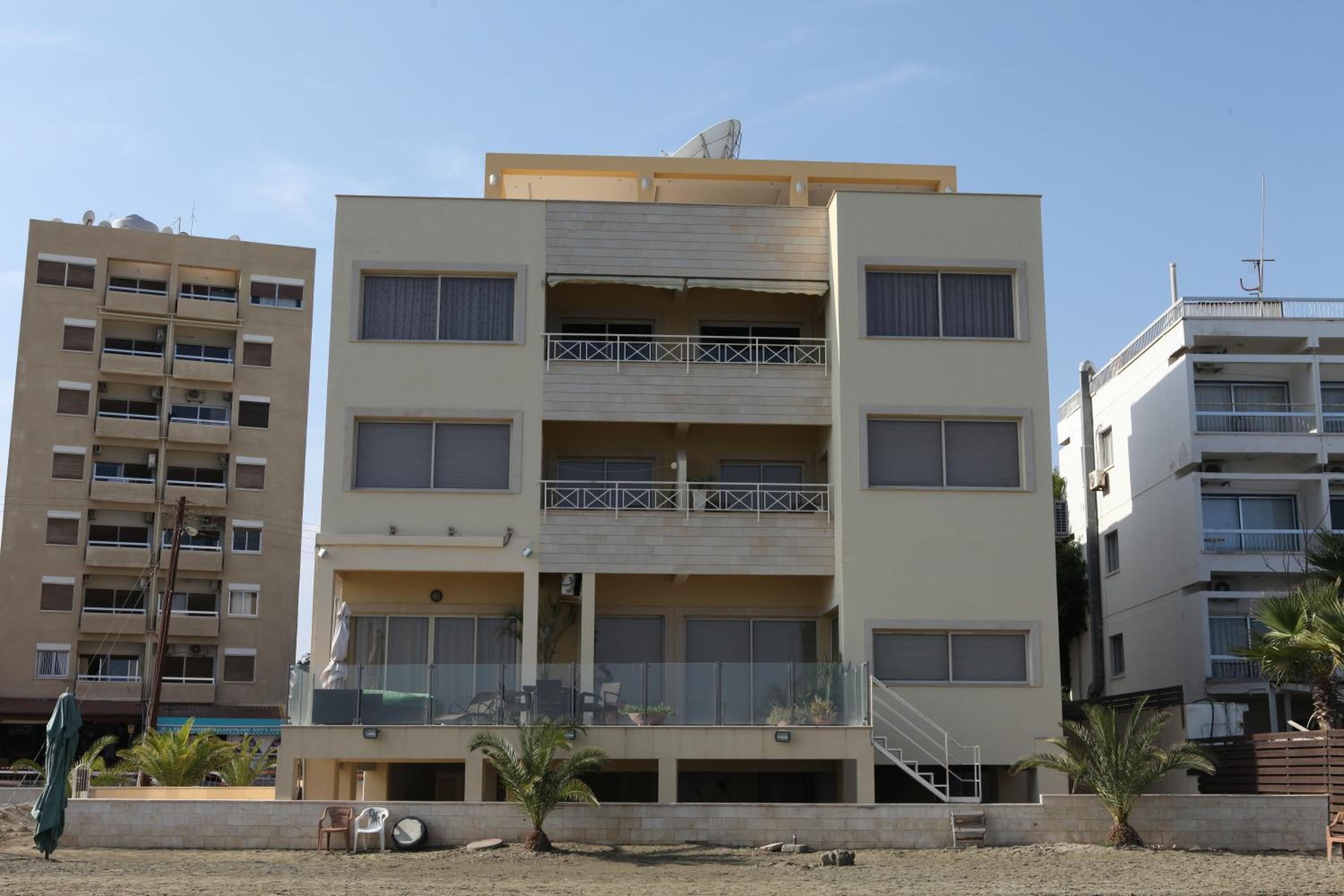 Quattro Sea View Beachfront Ap 6 view 3