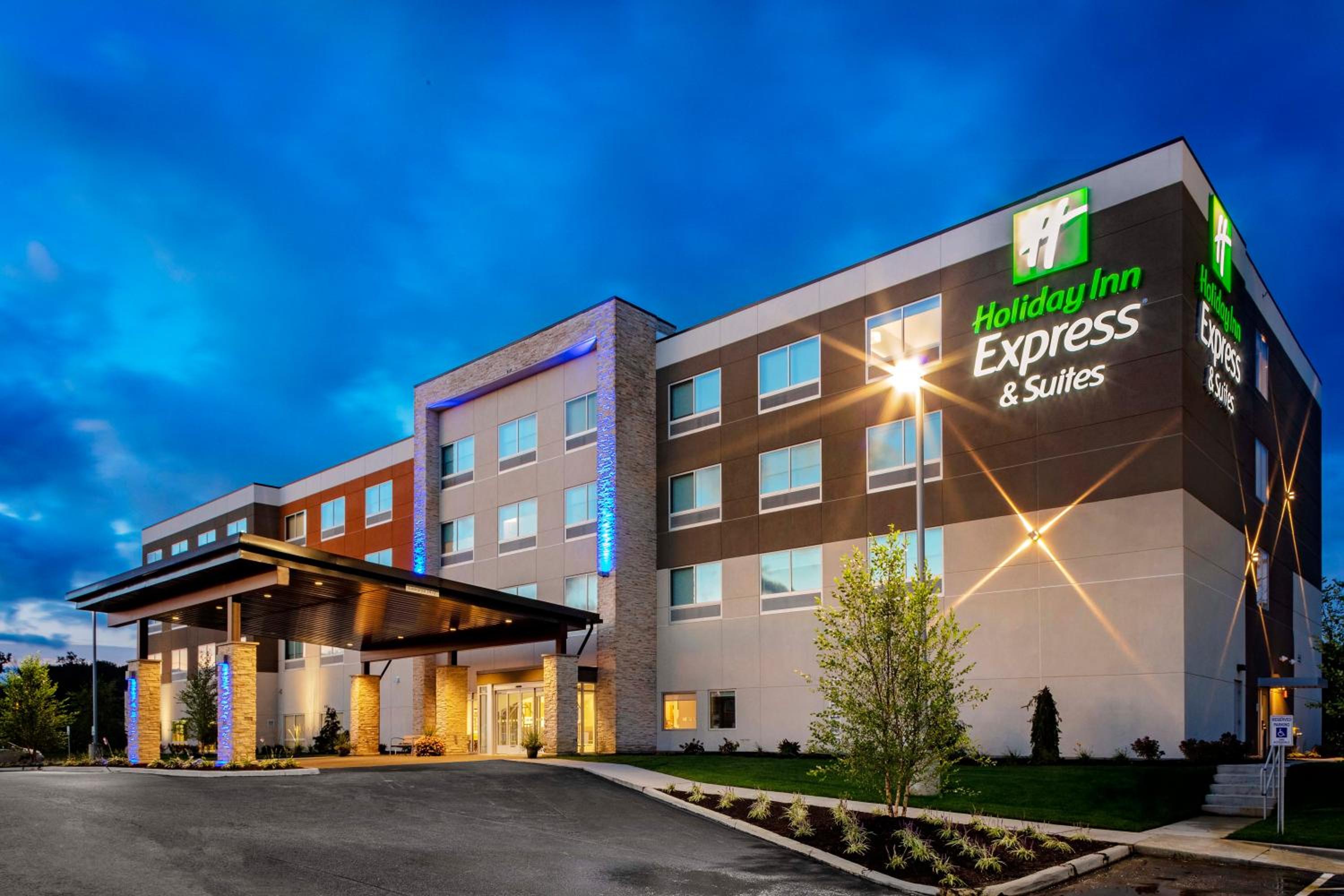 Hotel Holiday Inn Express & Suites - Madison, an IHG Hotel - Image 1
