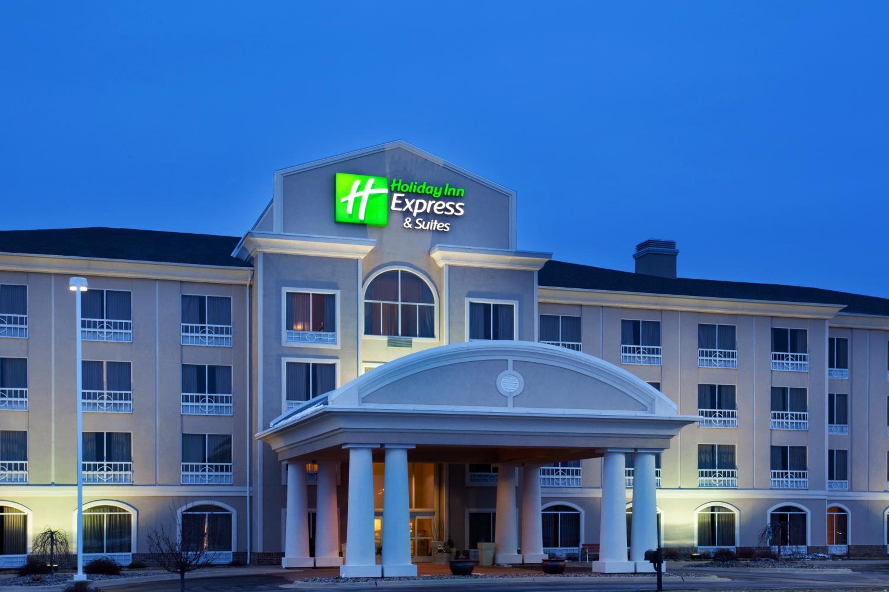 Rockford Vacations - Holiday Inn Express Rockford-Loves Park, an IHG Hotel - Property Image 1