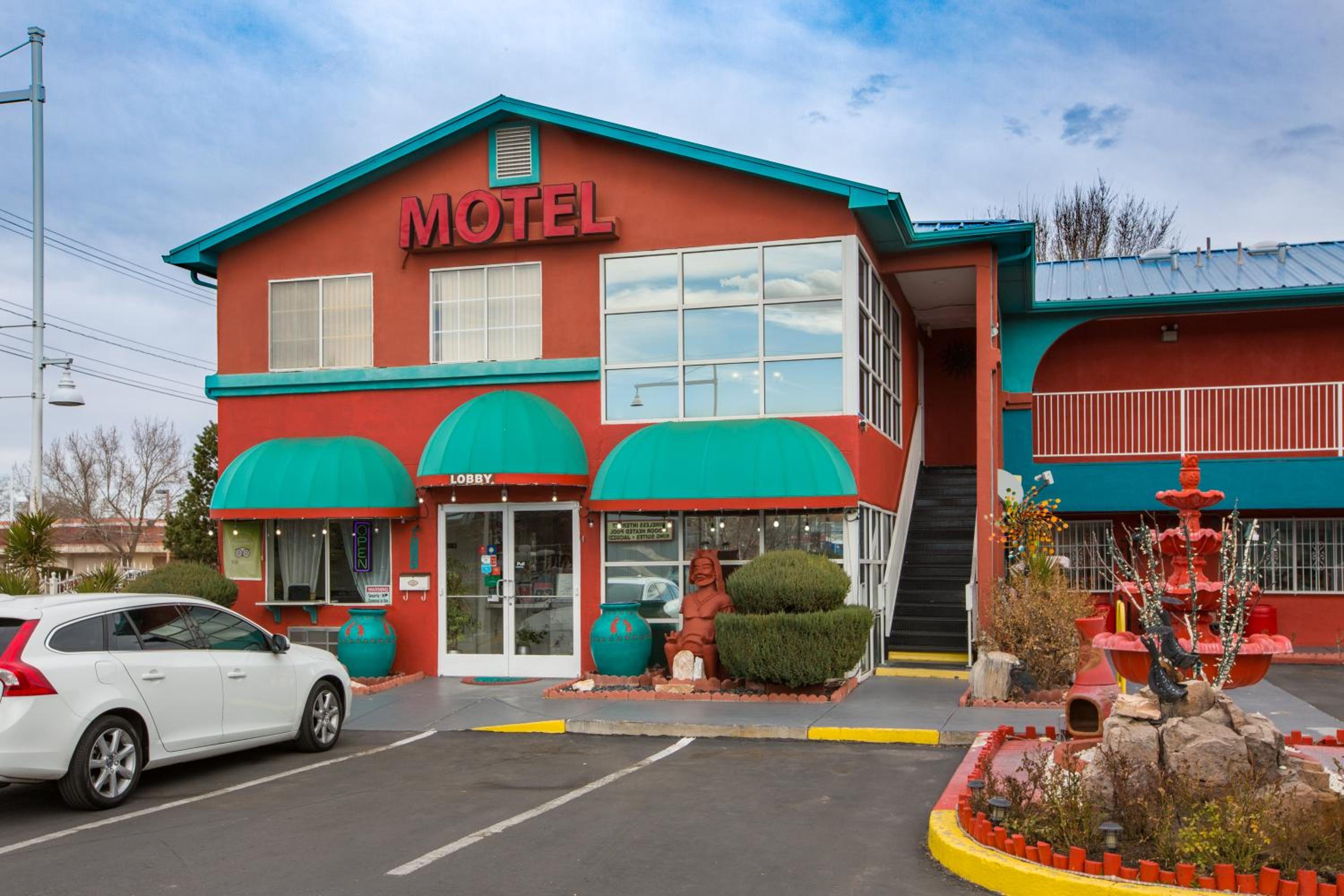 Sandia Peak Inn Old Town ABQ, a Howard Johnson by Wyndham