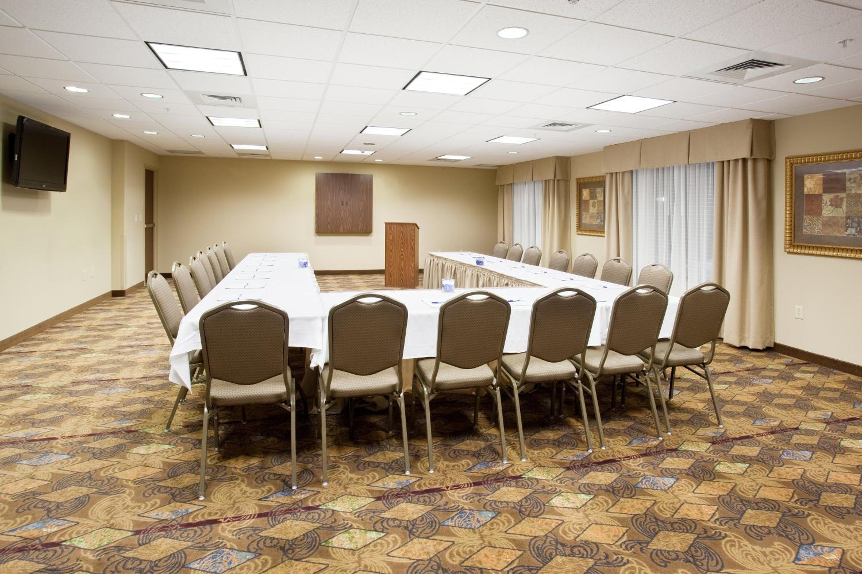 Holiday Inn Express Hotel  Suites Lander, an IHG Hotel - Property Image 1