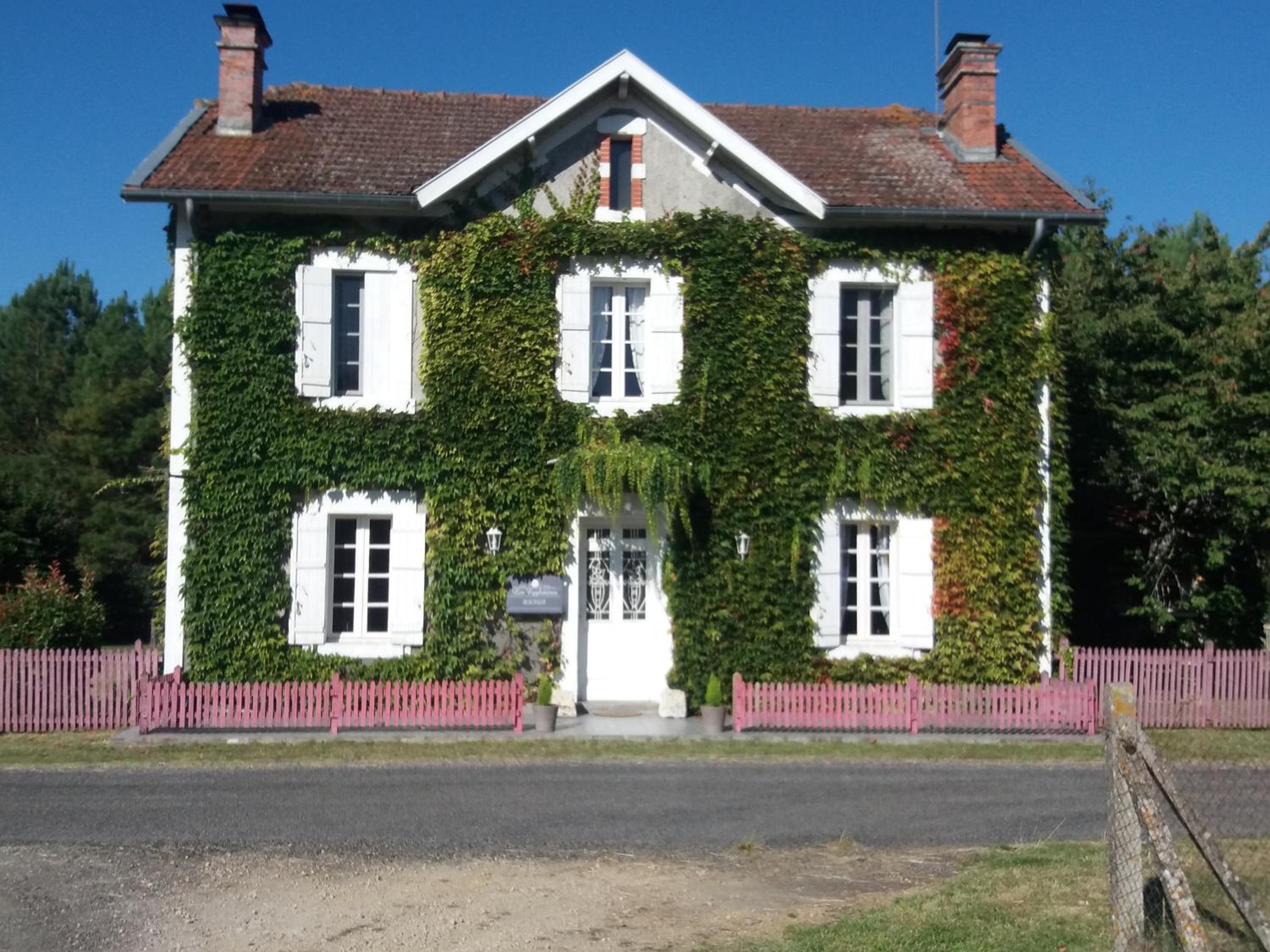 Les Eygletières view 4