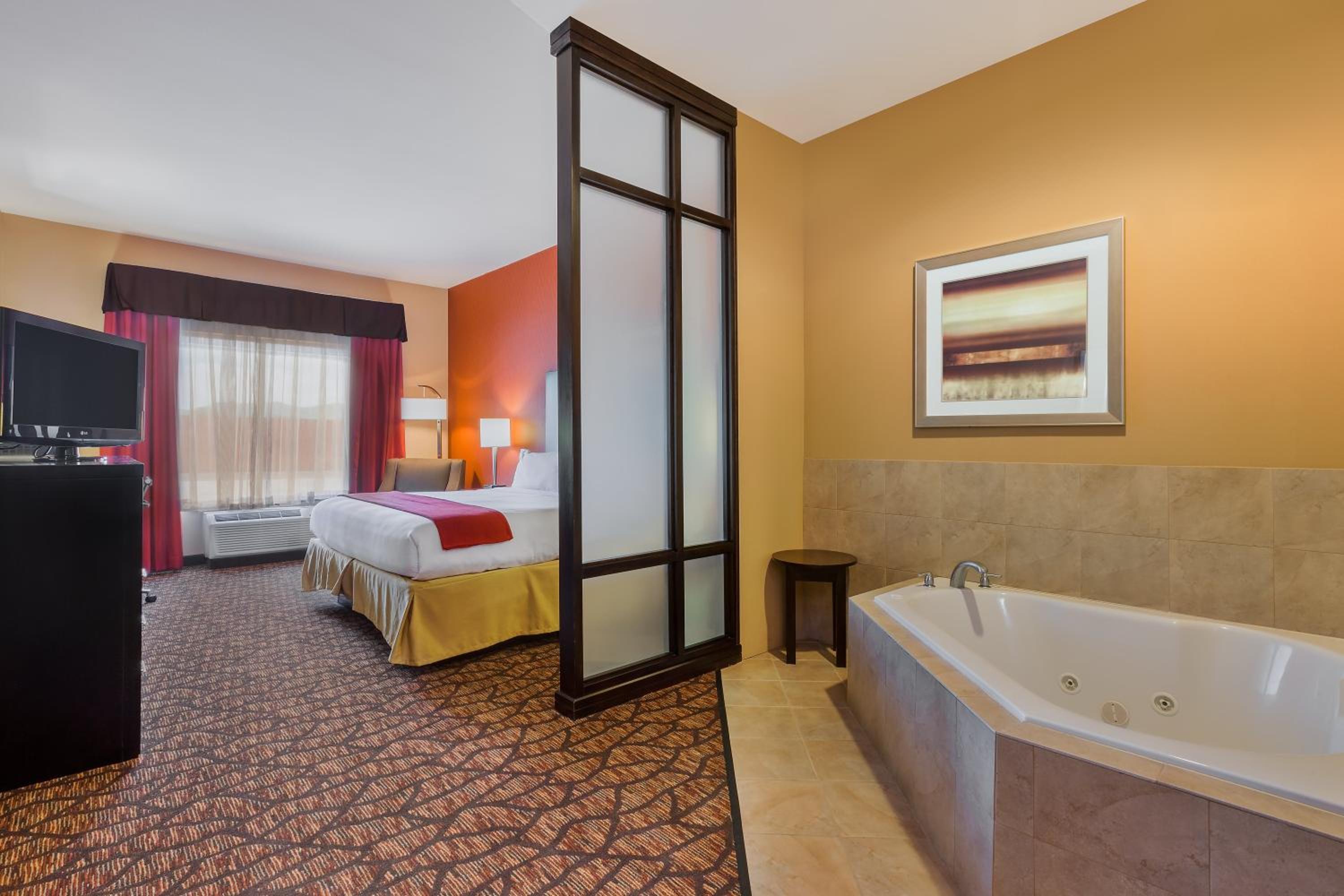 Alpine Vacations - Holiday Inn Express and Suites Alpine, an IHG Hotel - Property Image 9
