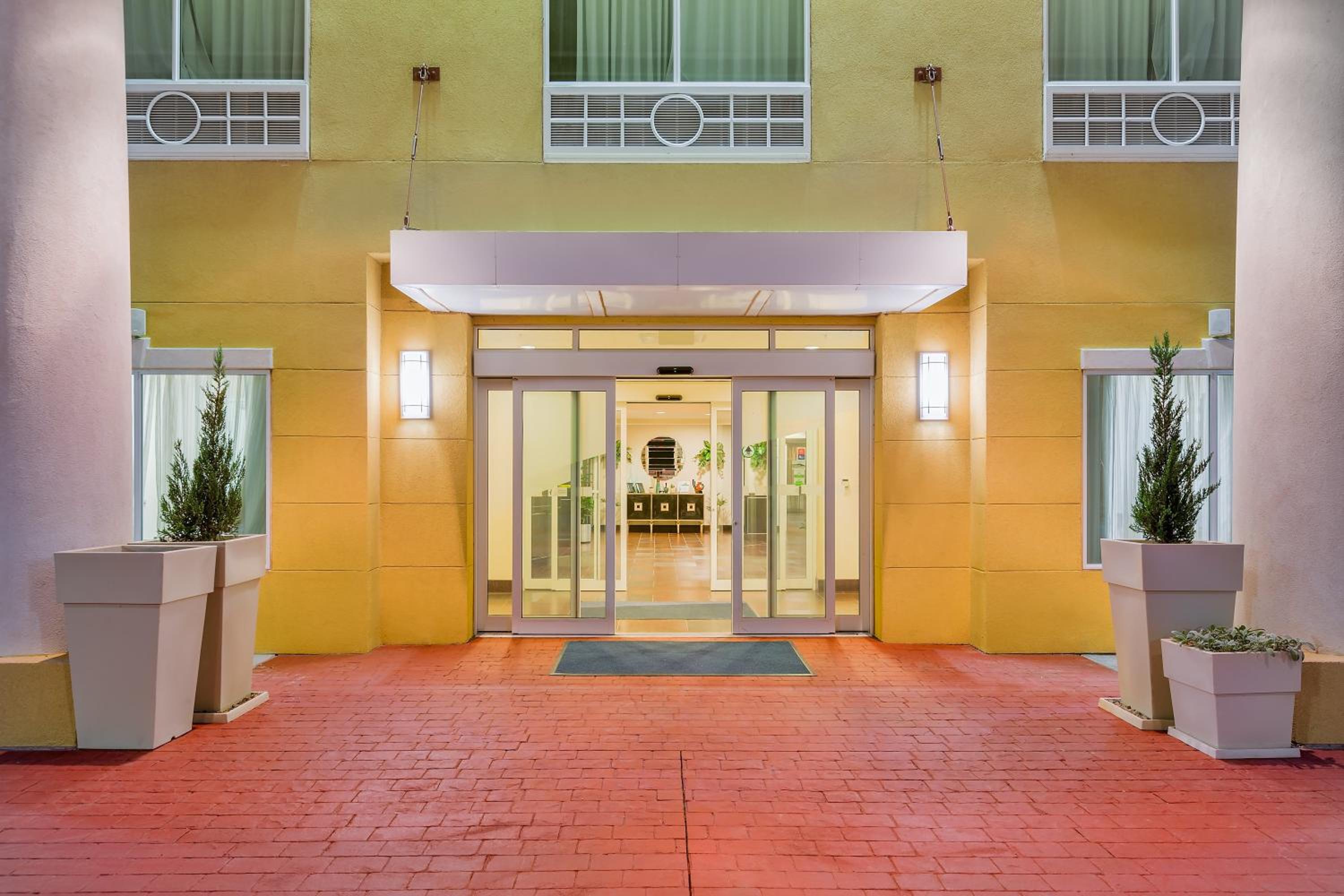 Alpine Vacations - Holiday Inn Express and Suites Alpine, an IHG Hotel - Property Image 4