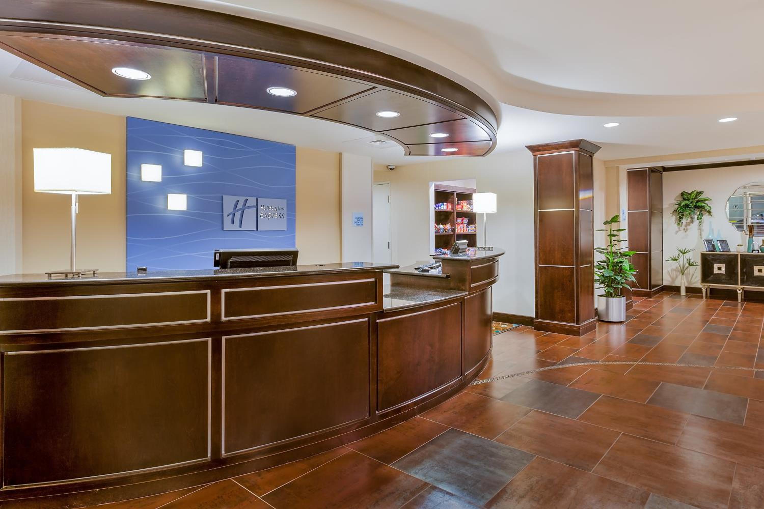 Alpine Vacations - Holiday Inn Express and Suites Alpine, an IHG Hotel - Property Image 6