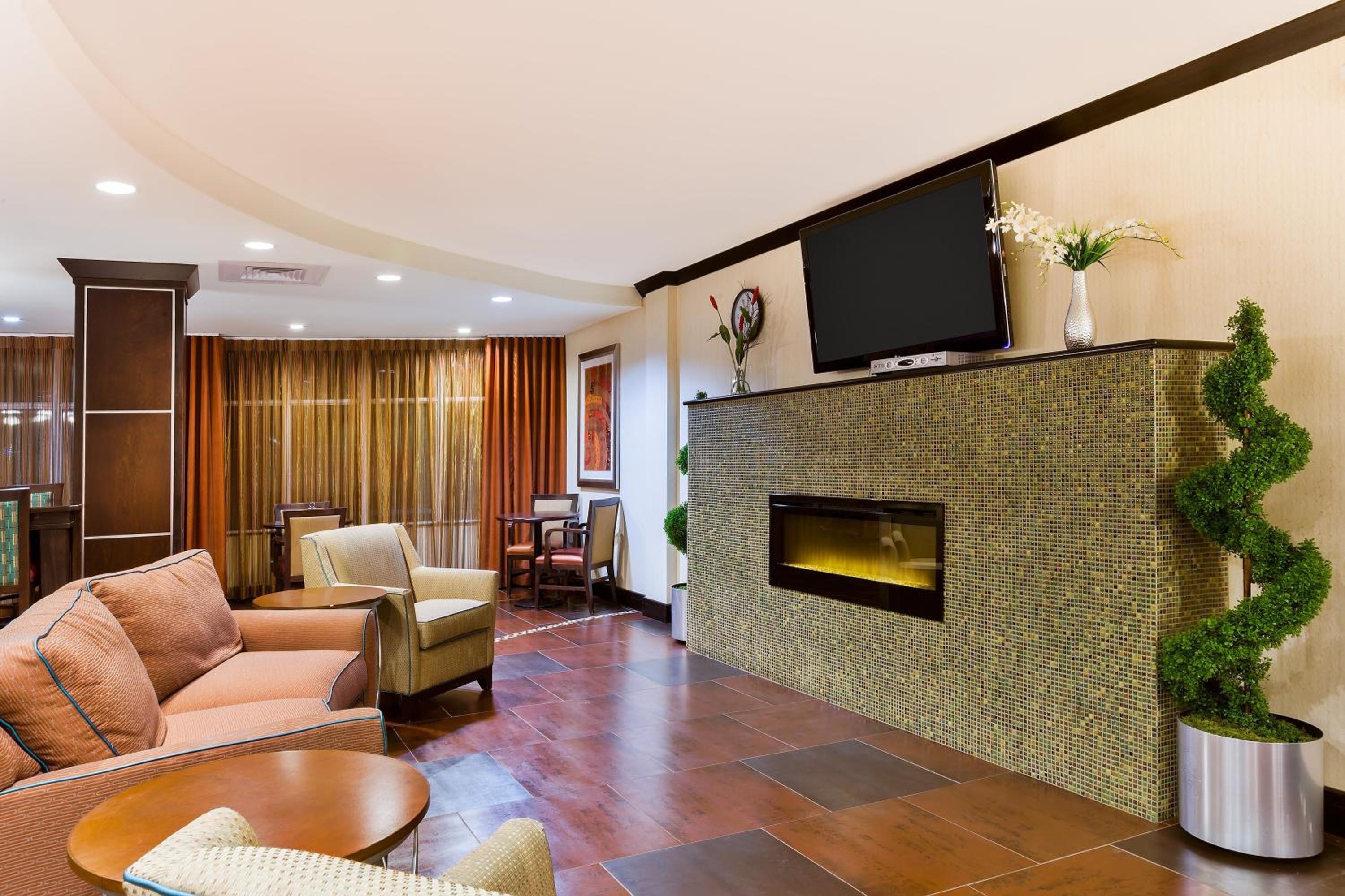 Alpine Vacations - Holiday Inn Express and Suites Alpine, an IHG Hotel - Property Image 5