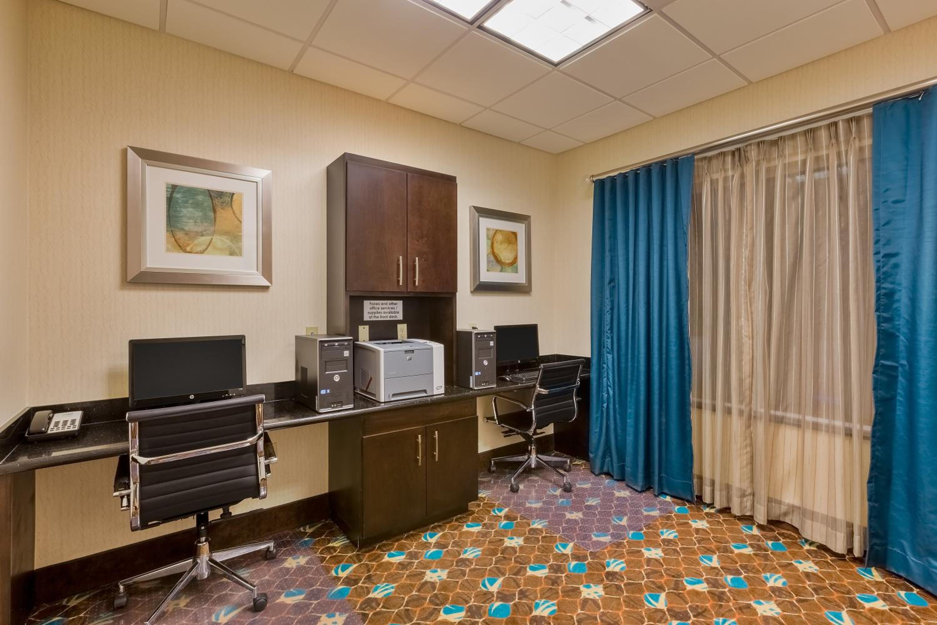 Alpine Vacations - Holiday Inn Express and Suites Alpine, an IHG Hotel - Property Image 2