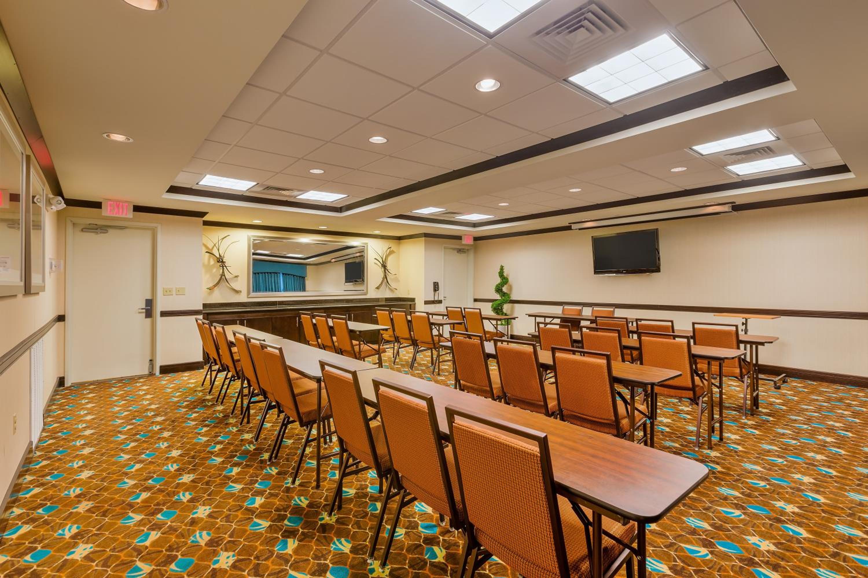Alpine Vacations - Holiday Inn Express and Suites Alpine, an IHG Hotel - Property Image 4