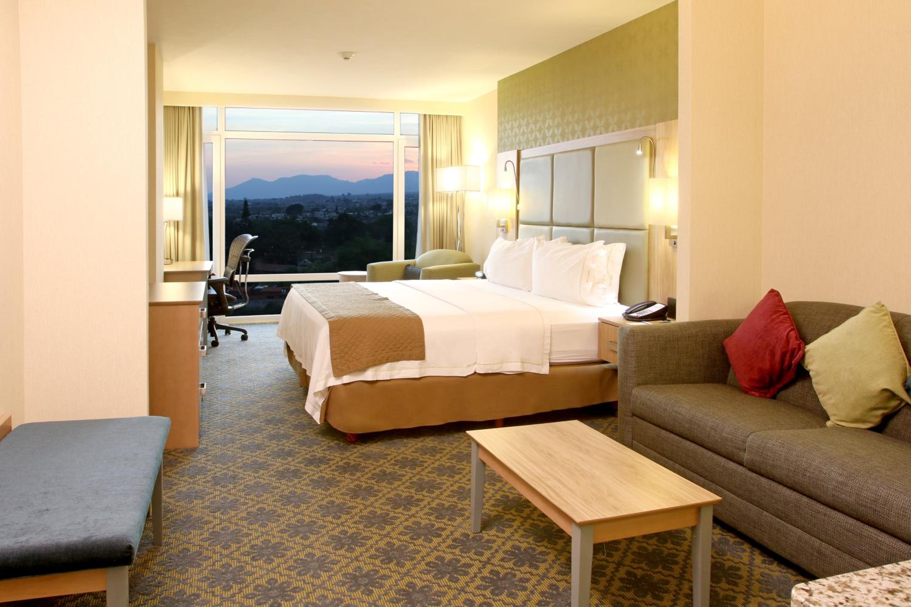 Holiday Inn Express & Suites Cuernavaca by IHG