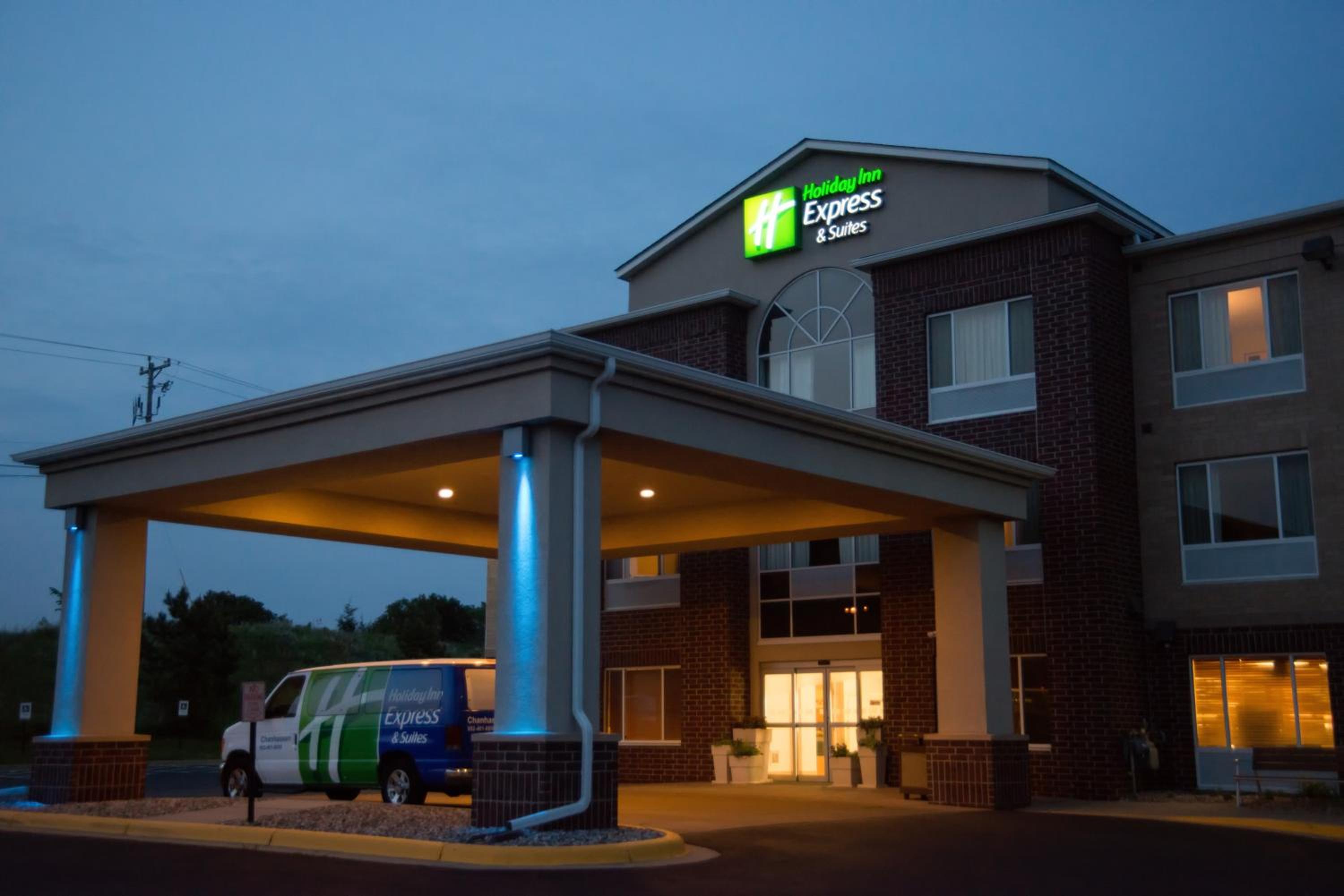 Holiday Inn Express Hotel  Suites Chanhassen, an IHG Hotel - Property Image 2