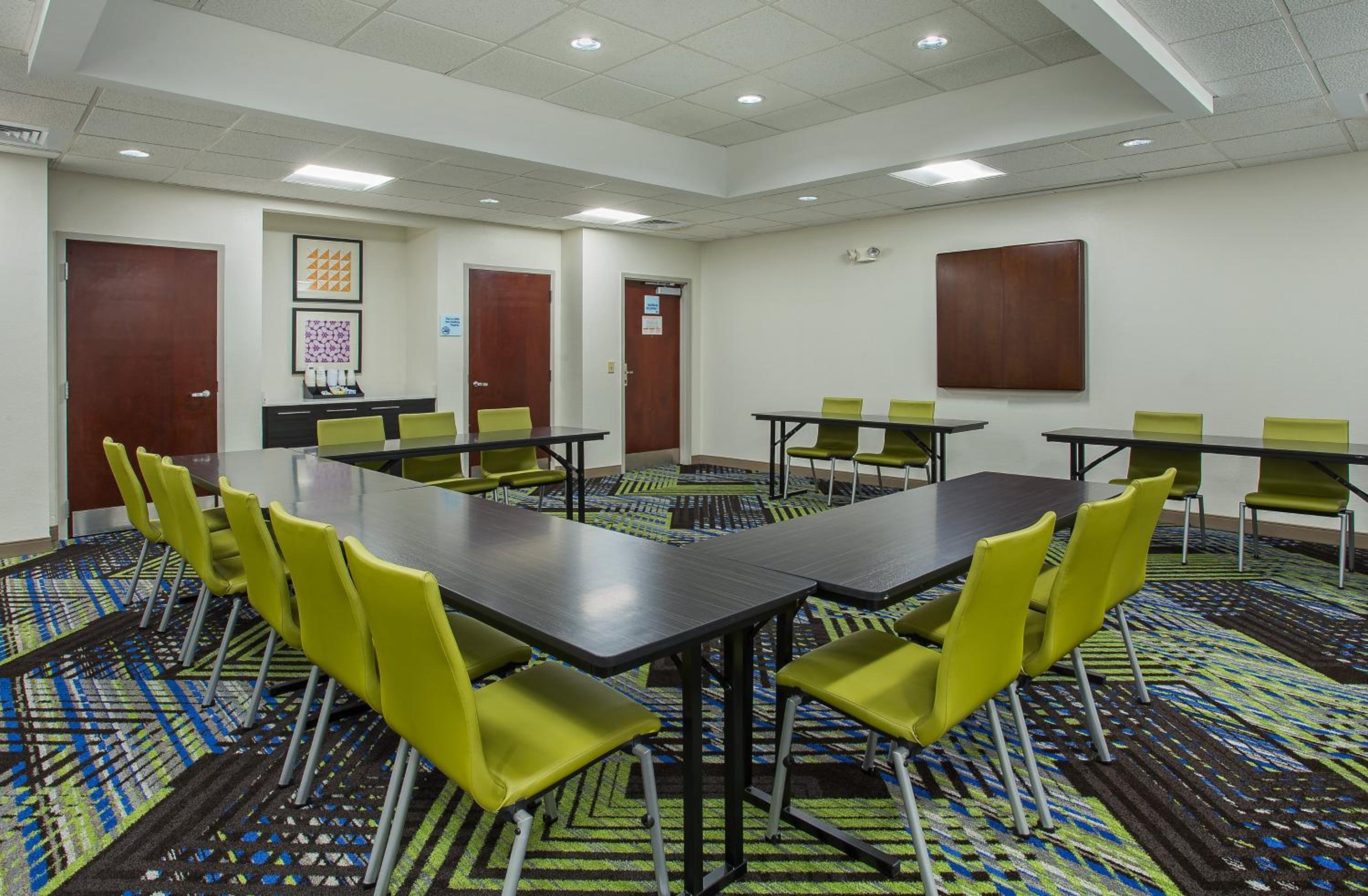 Lebanon Vacations - Holiday Inn Express  Suites Lebanon-Nashville Area, an IHG Hotel - Property Image 5