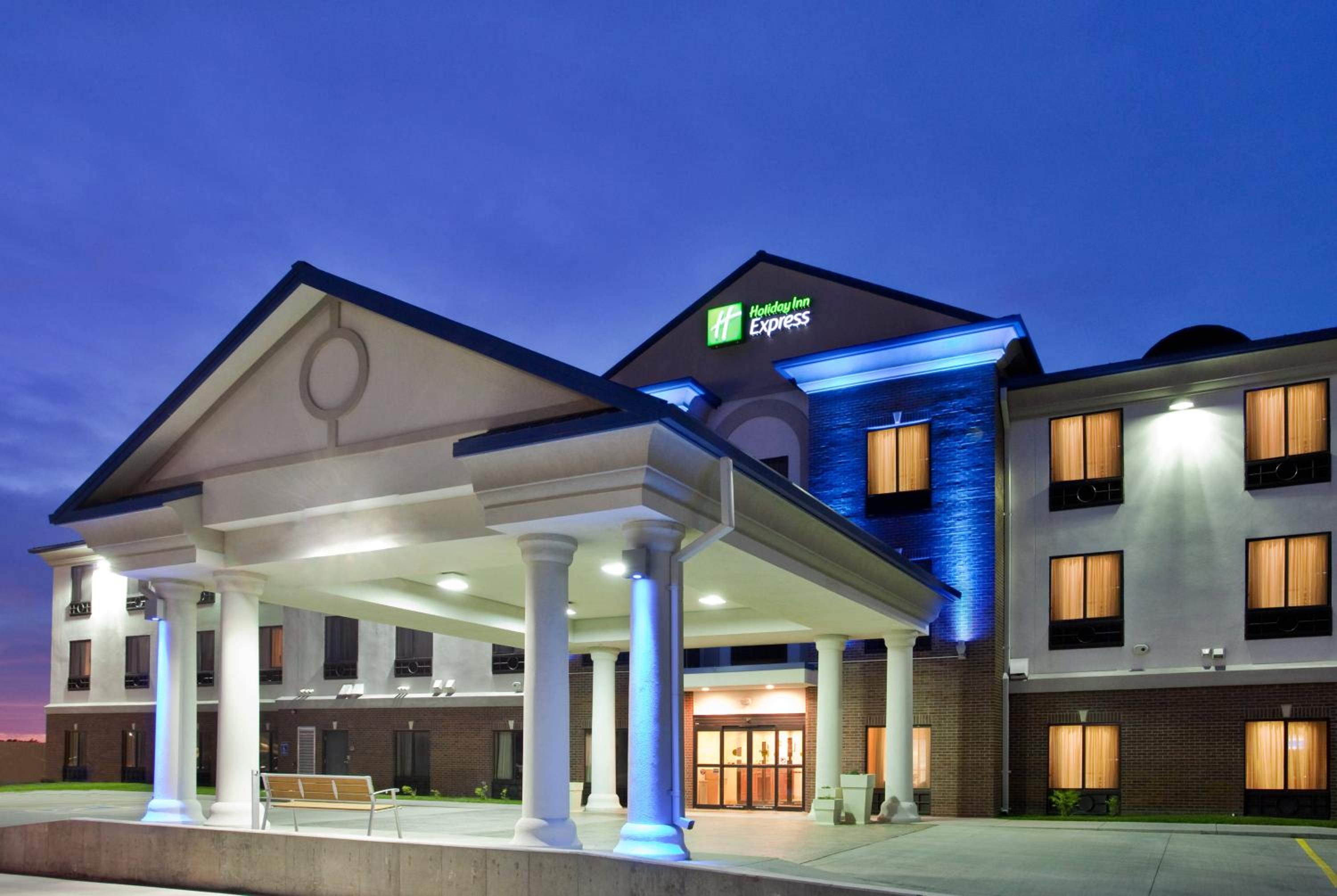 Hotel Holiday Inn Express & Suites Mcpherson By Ihg