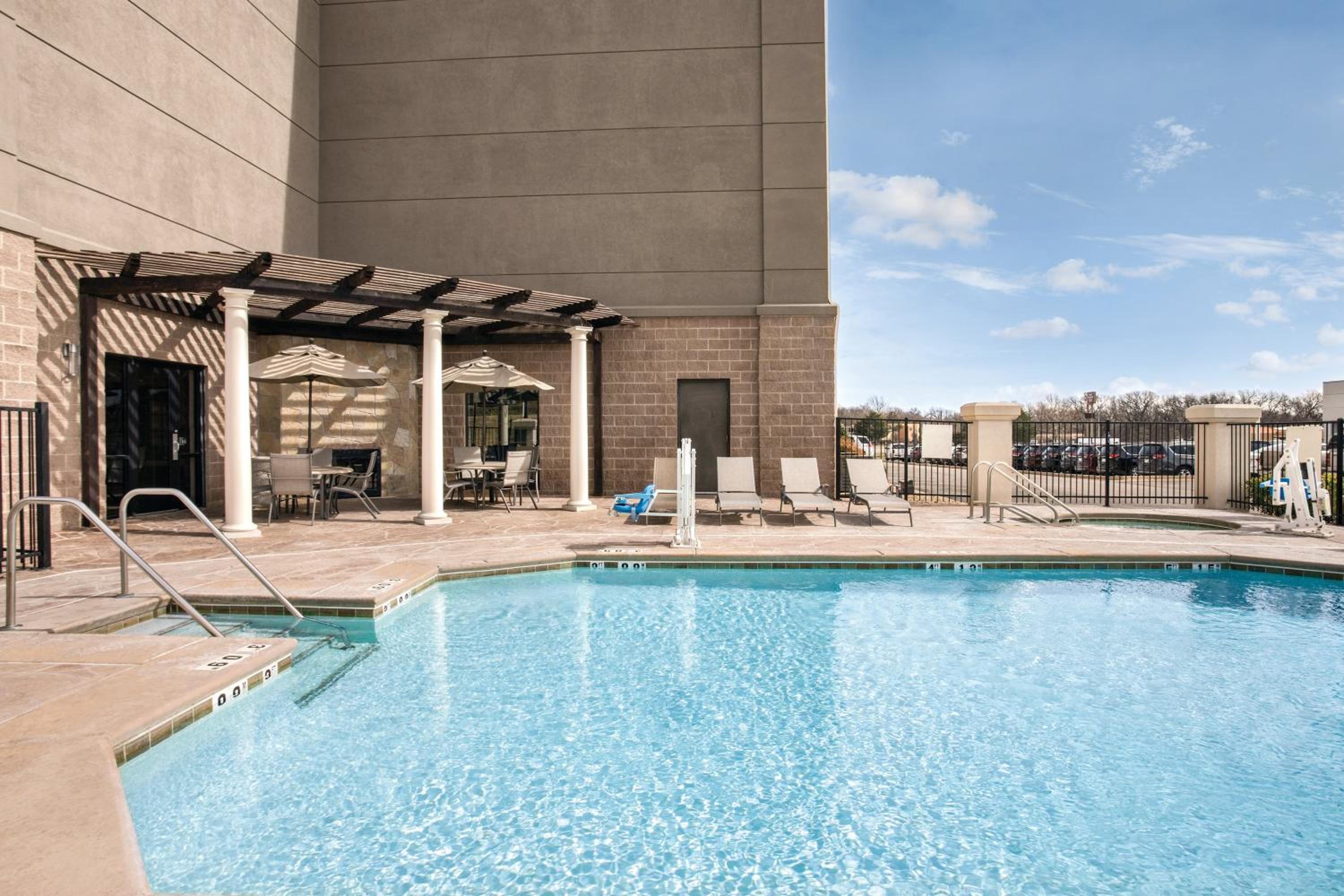 Lawton Vacations - Holiday Inn Express Hotel  Suites Lawton-Fort Sill, an IHG Hotel - Property Image 6