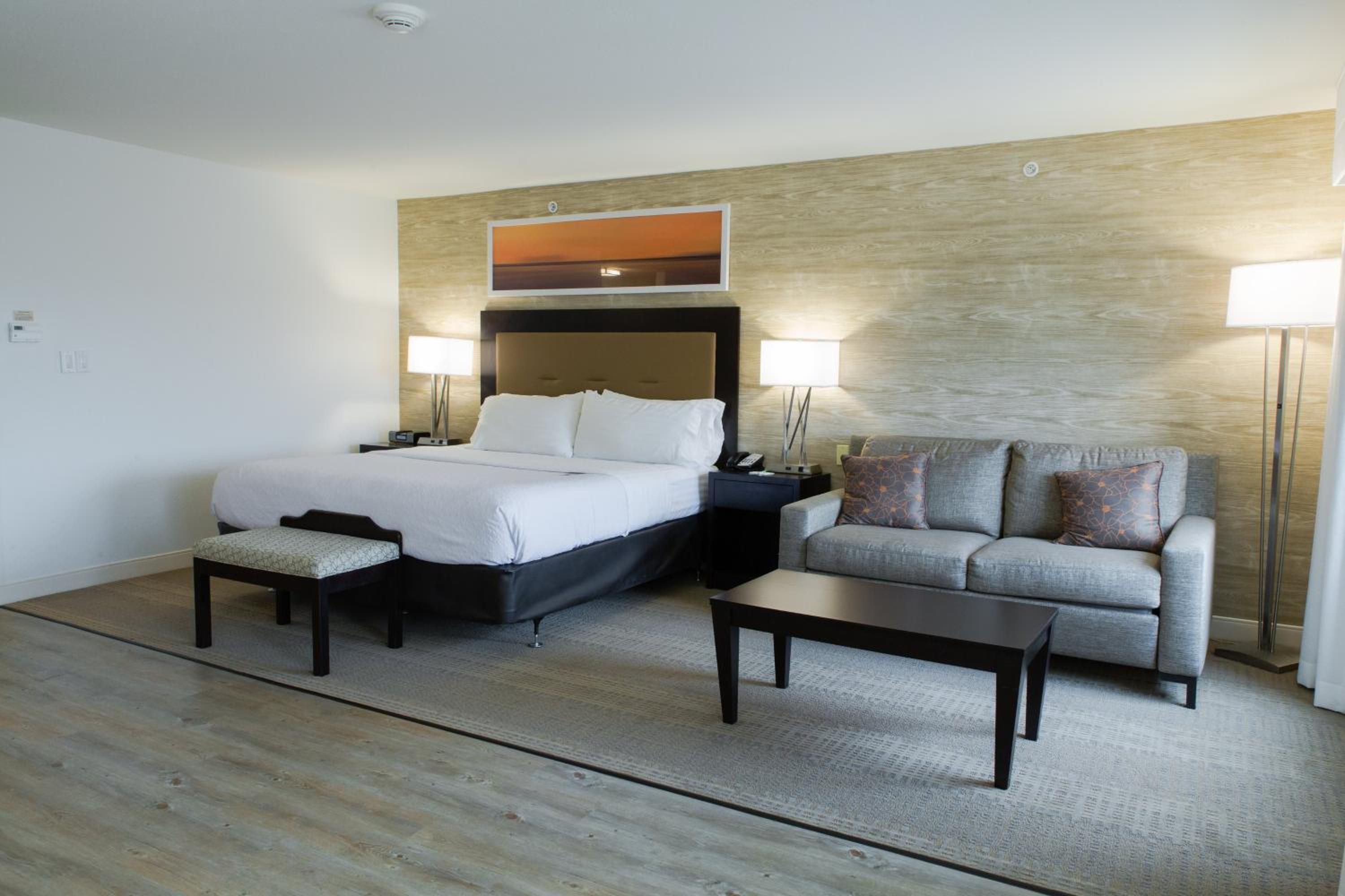 Bloomington Vacations - Holiday Inn Hotel  Suites Bloomington Airport, an IHG Hotel - Property Image 35