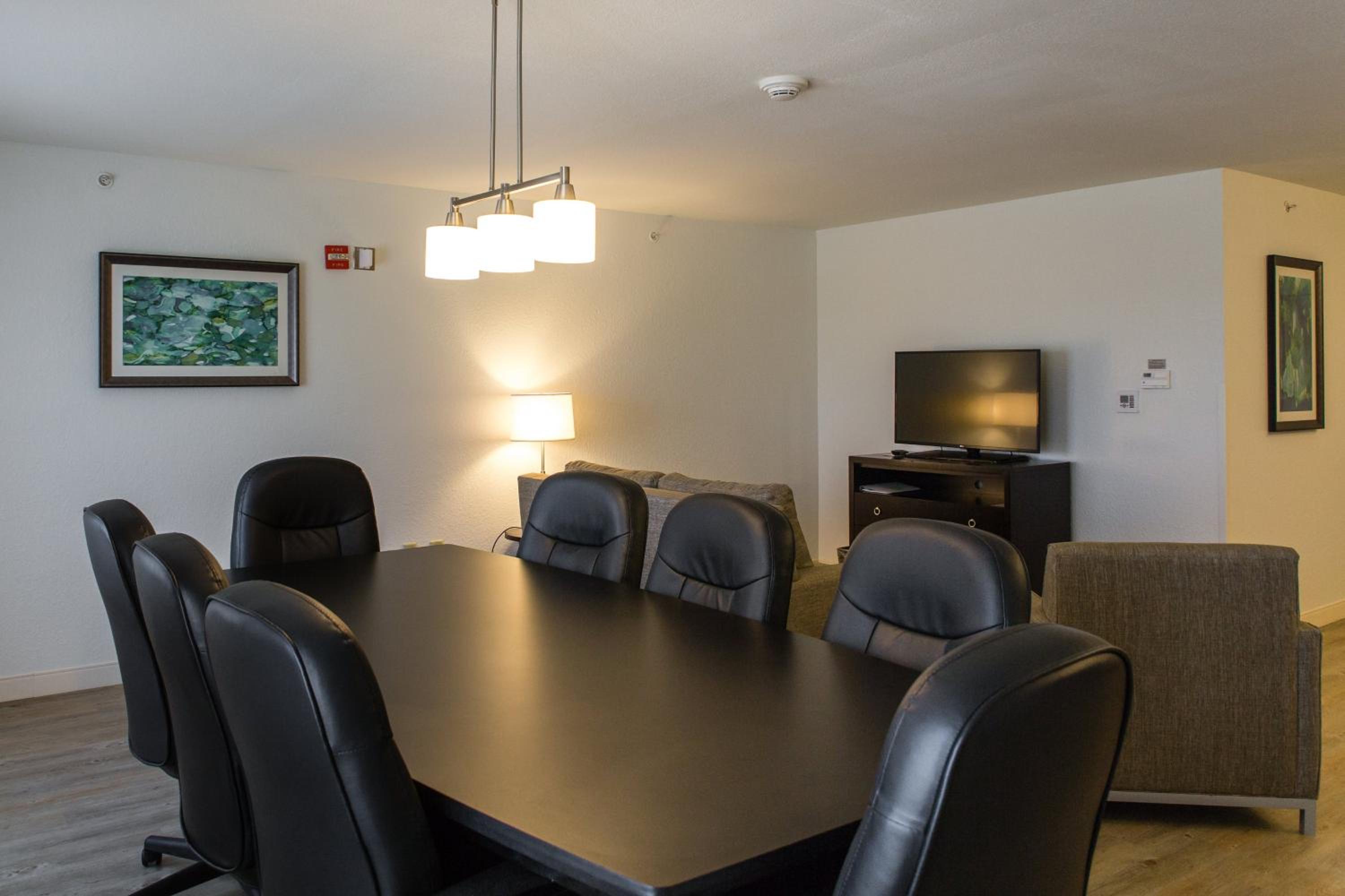 Bloomington Vacations - Holiday Inn Hotel  Suites Bloomington Airport, an IHG Hotel - Property Image 47