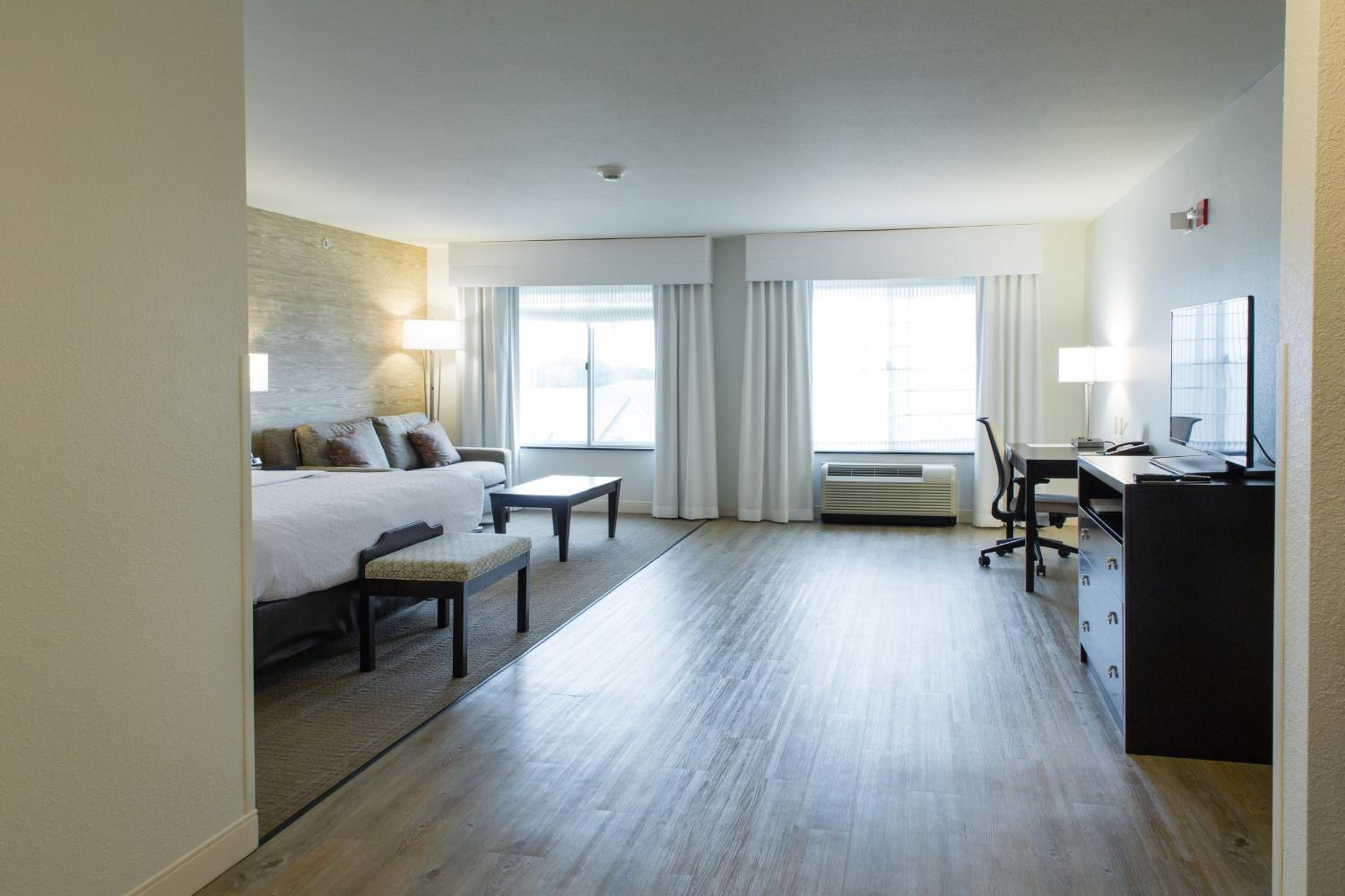 Bloomington Vacations - Holiday Inn Hotel  Suites Bloomington Airport, an IHG Hotel - Property Image 44