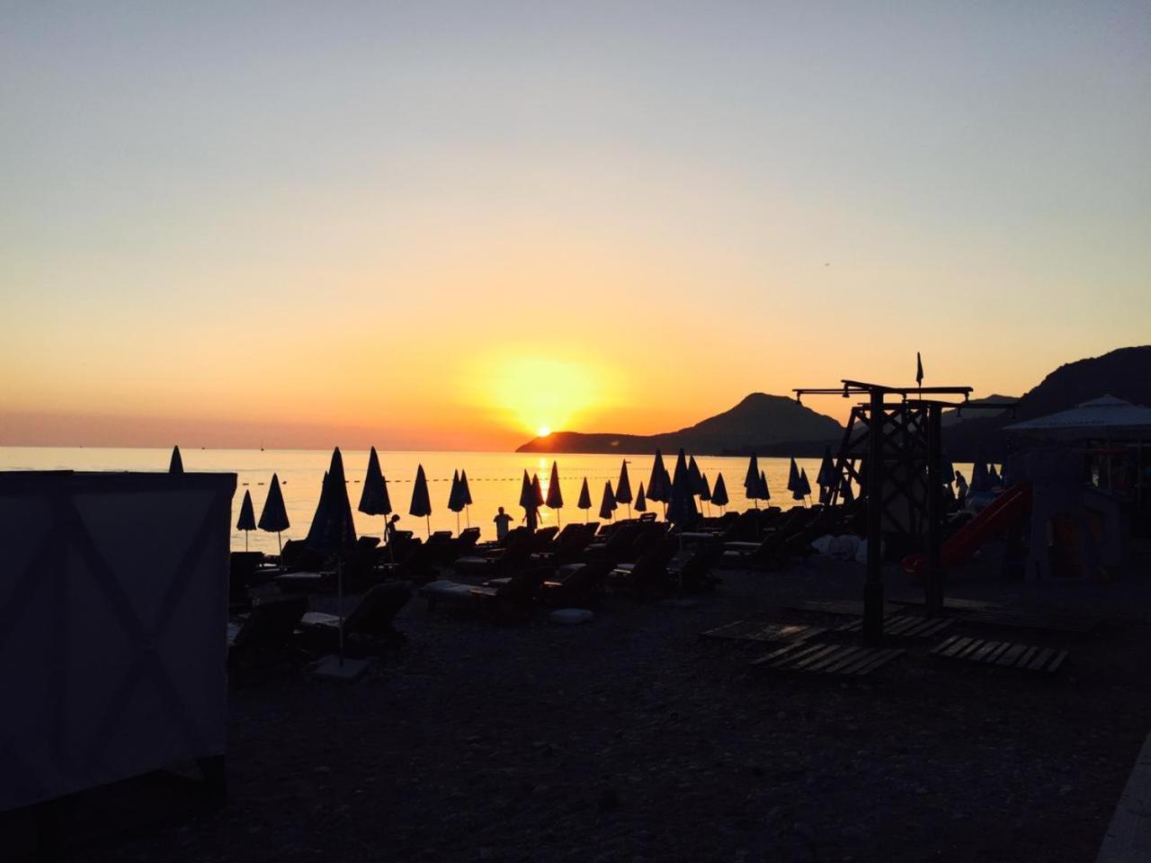 Apartments Kuce Lekovica Beach & snack bar- Bistro