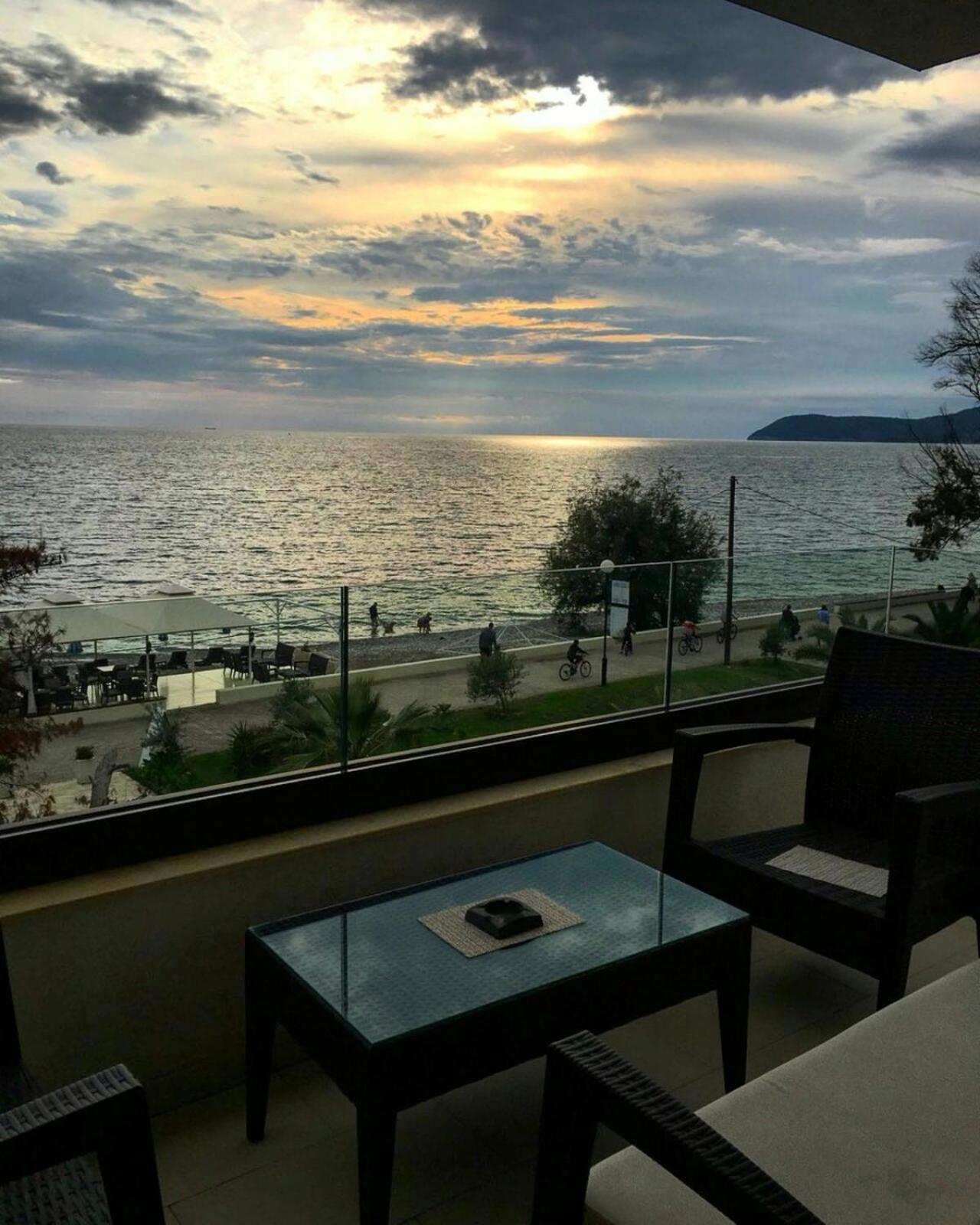 Apartments Kuce Lekovica Beach & snack bar- Bistro