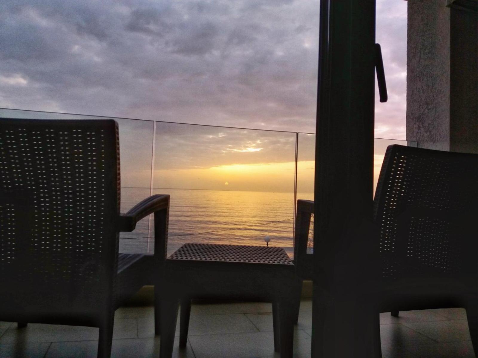 Apartments Kuce Lekovica Beach & snack bar- Bistro