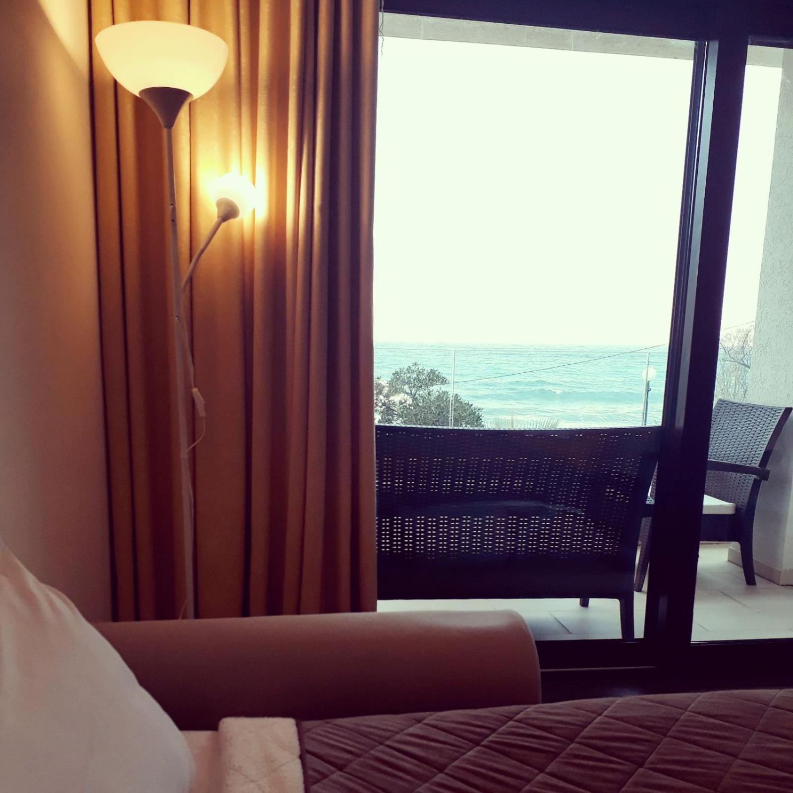 Apartments Kuce Lekovica Beach & snack bar- Bistro