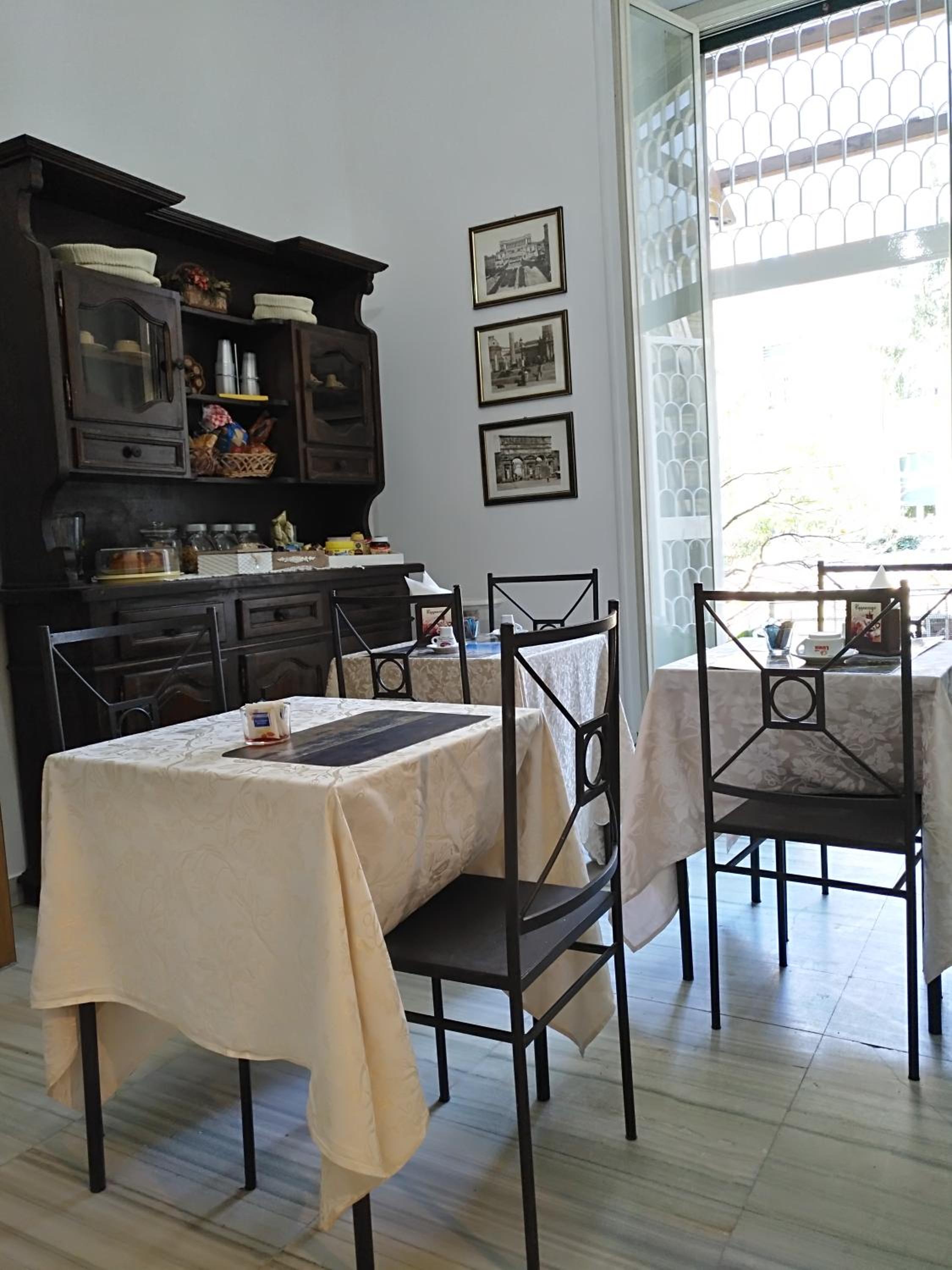 Tucci's Roma Guest House