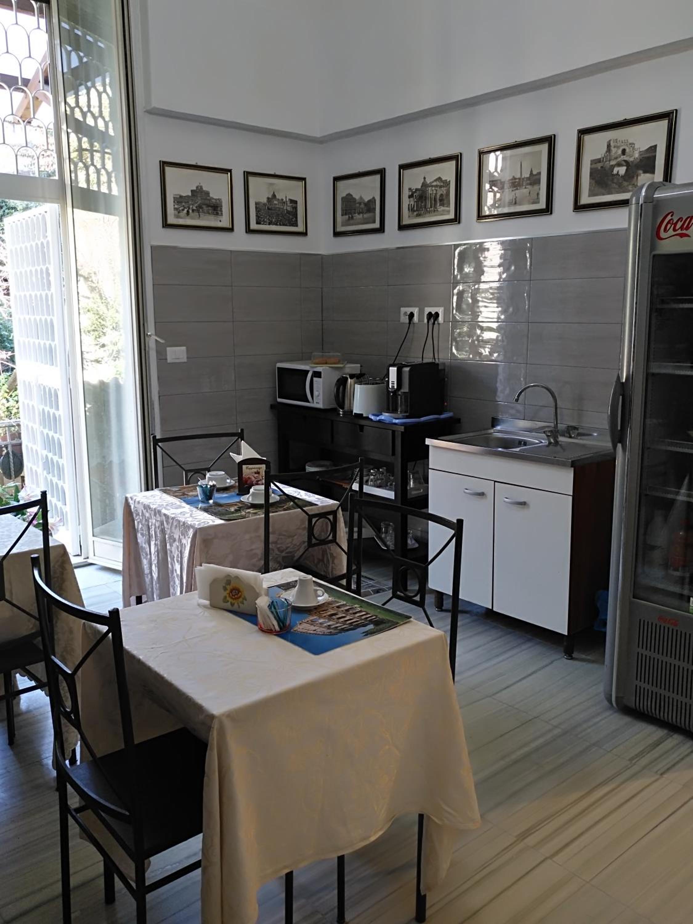 Tucci's Roma Guest House