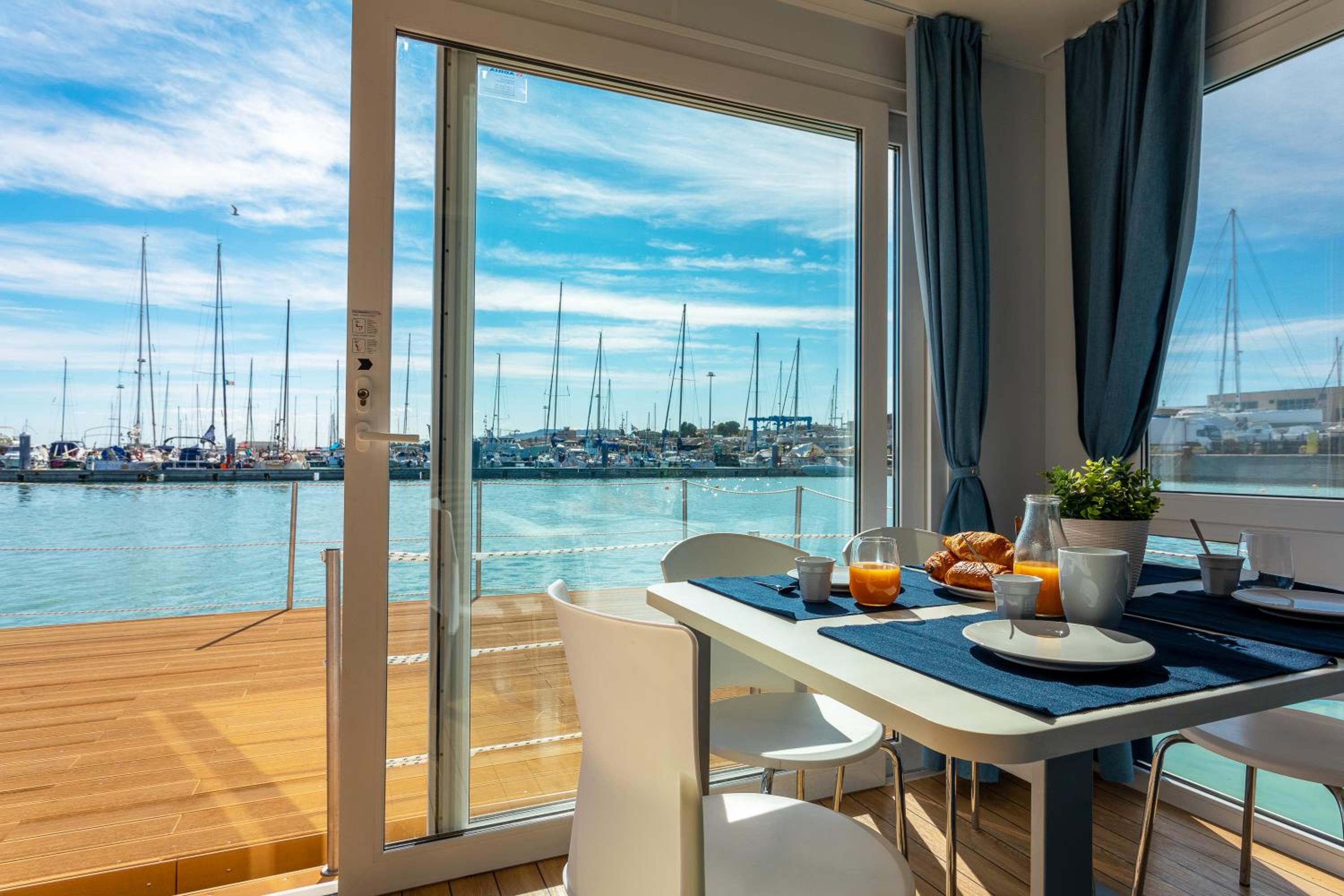 AQUA RESORT GIULIANOVA - Houseboat Experience view 3