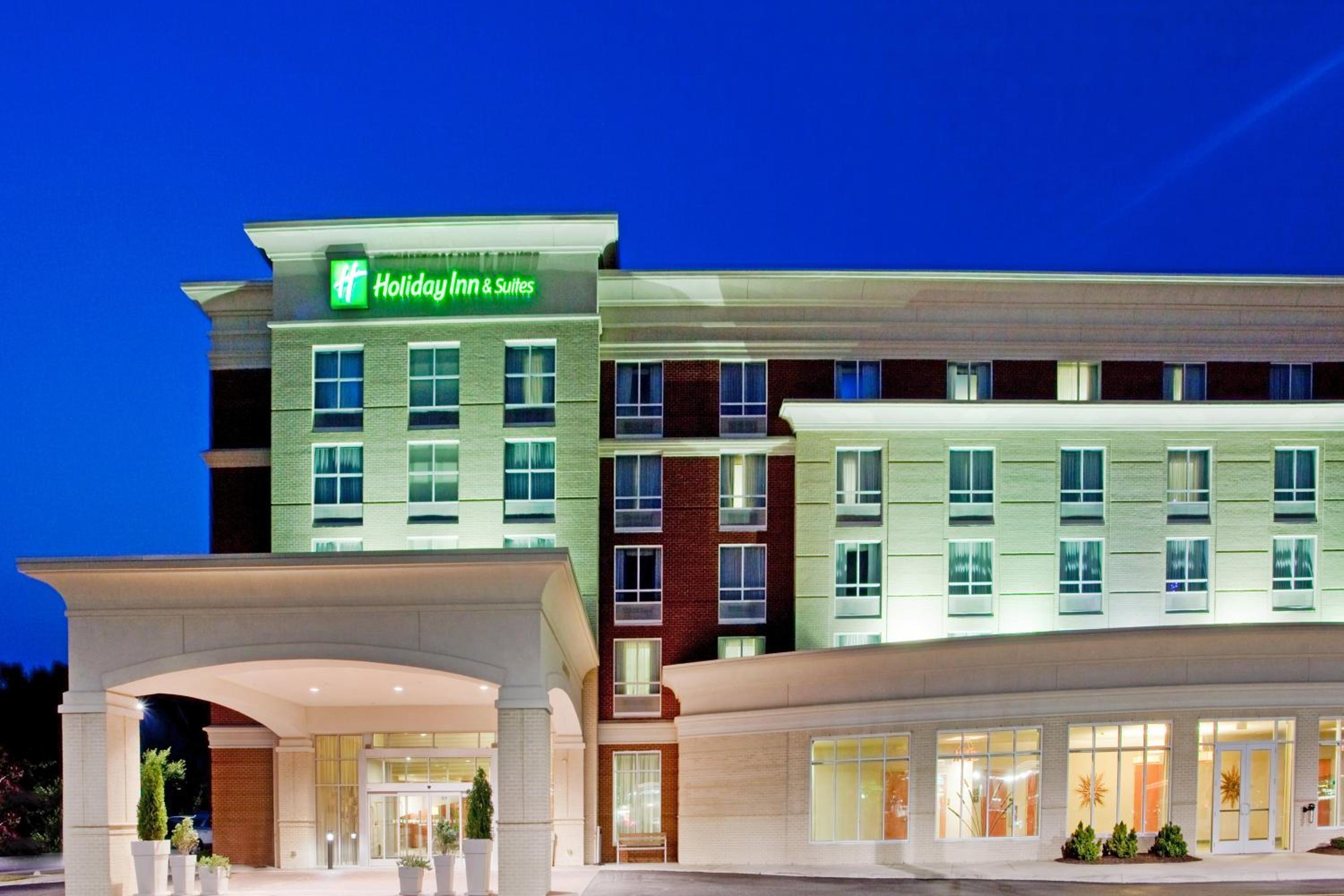 Hotel Holiday Inn Hotel & Suites Gateway, an IHG Hotel - Image 1