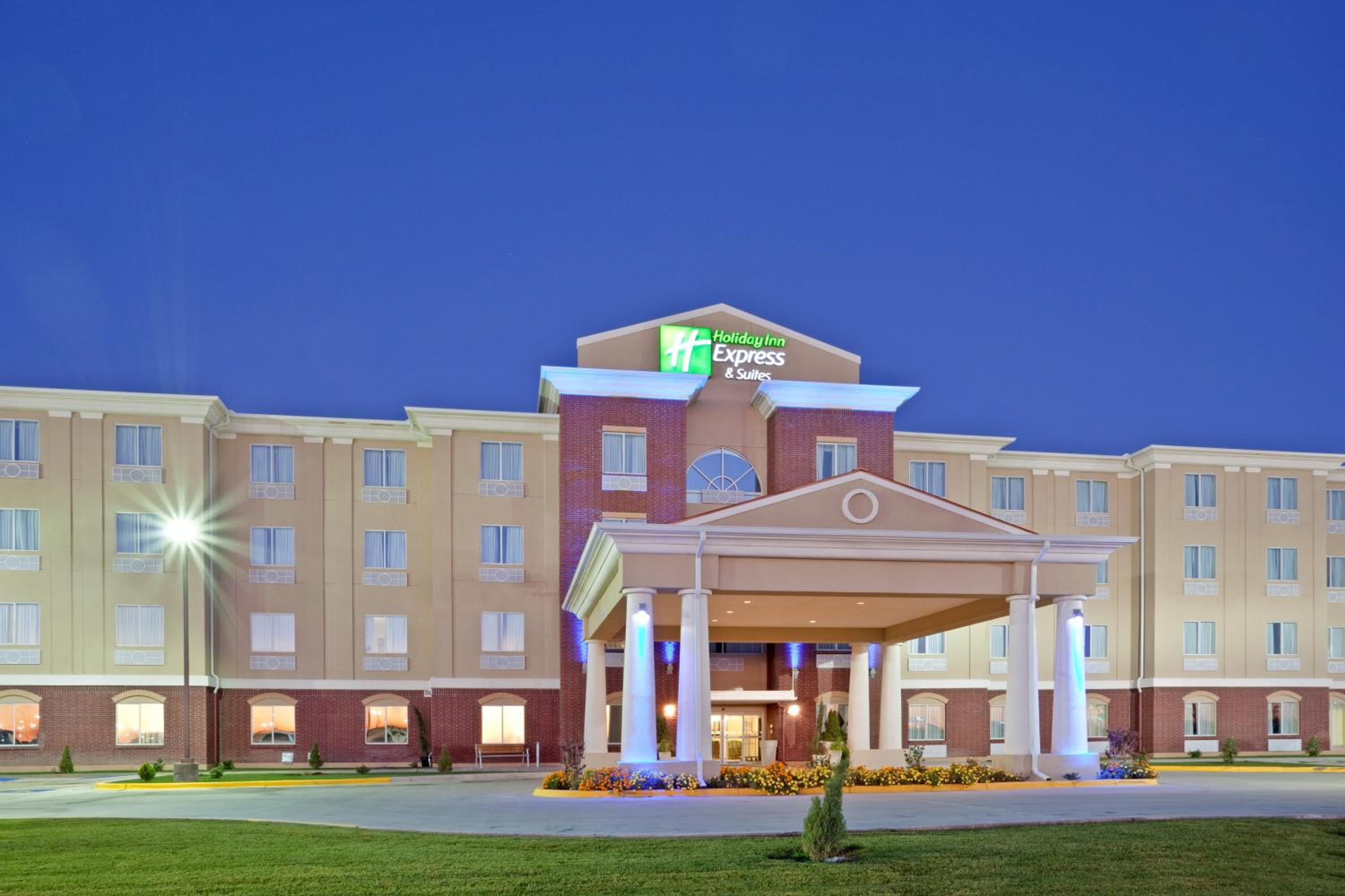 Dumas Vacations - Holiday Inn Express Hotel  Suites Dumas, an IHG Hotel - Property Image 1