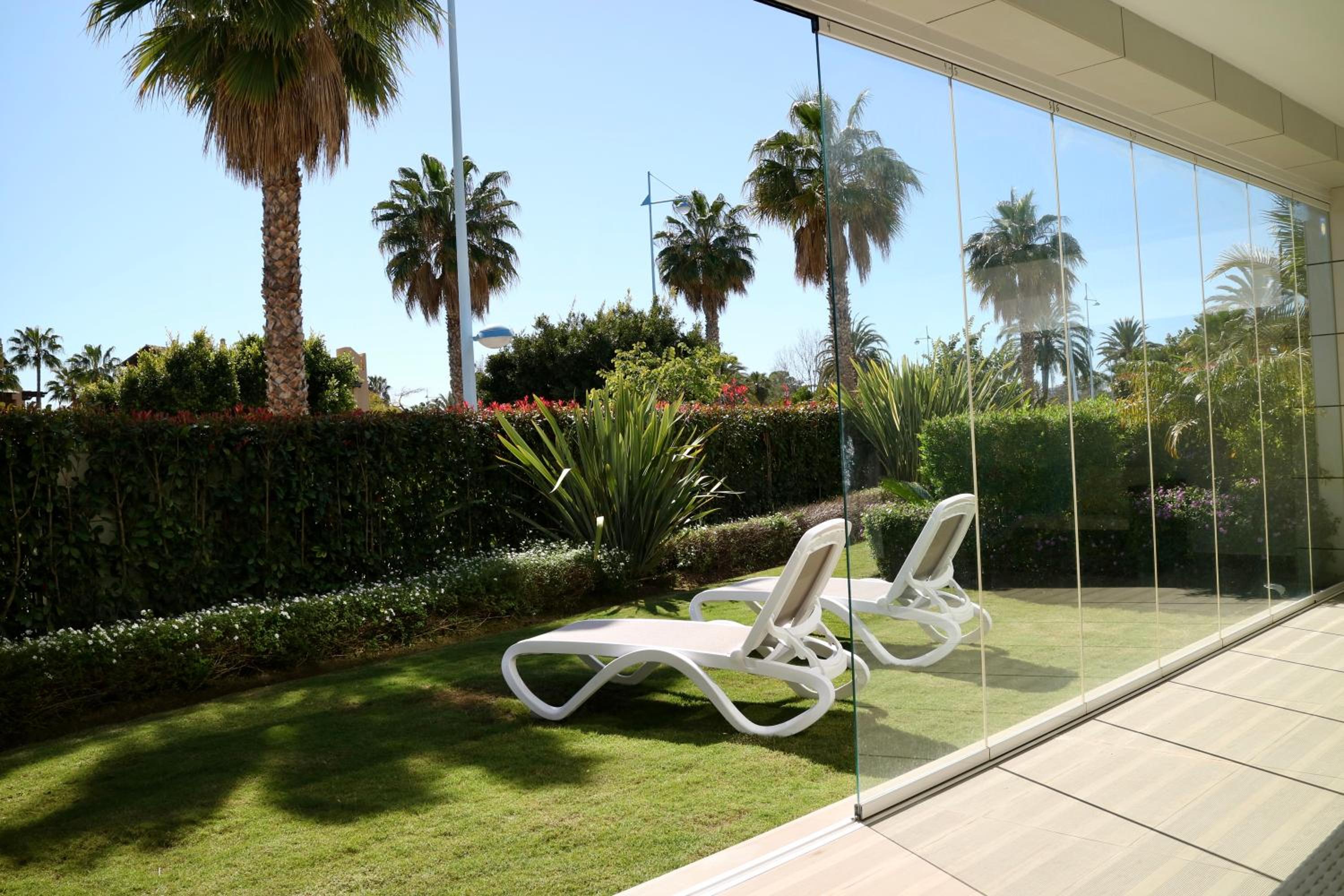 Marbella Vacations - Lujoso apartamento con piscina comunitaria en la Costa del Sol - Property Image 11