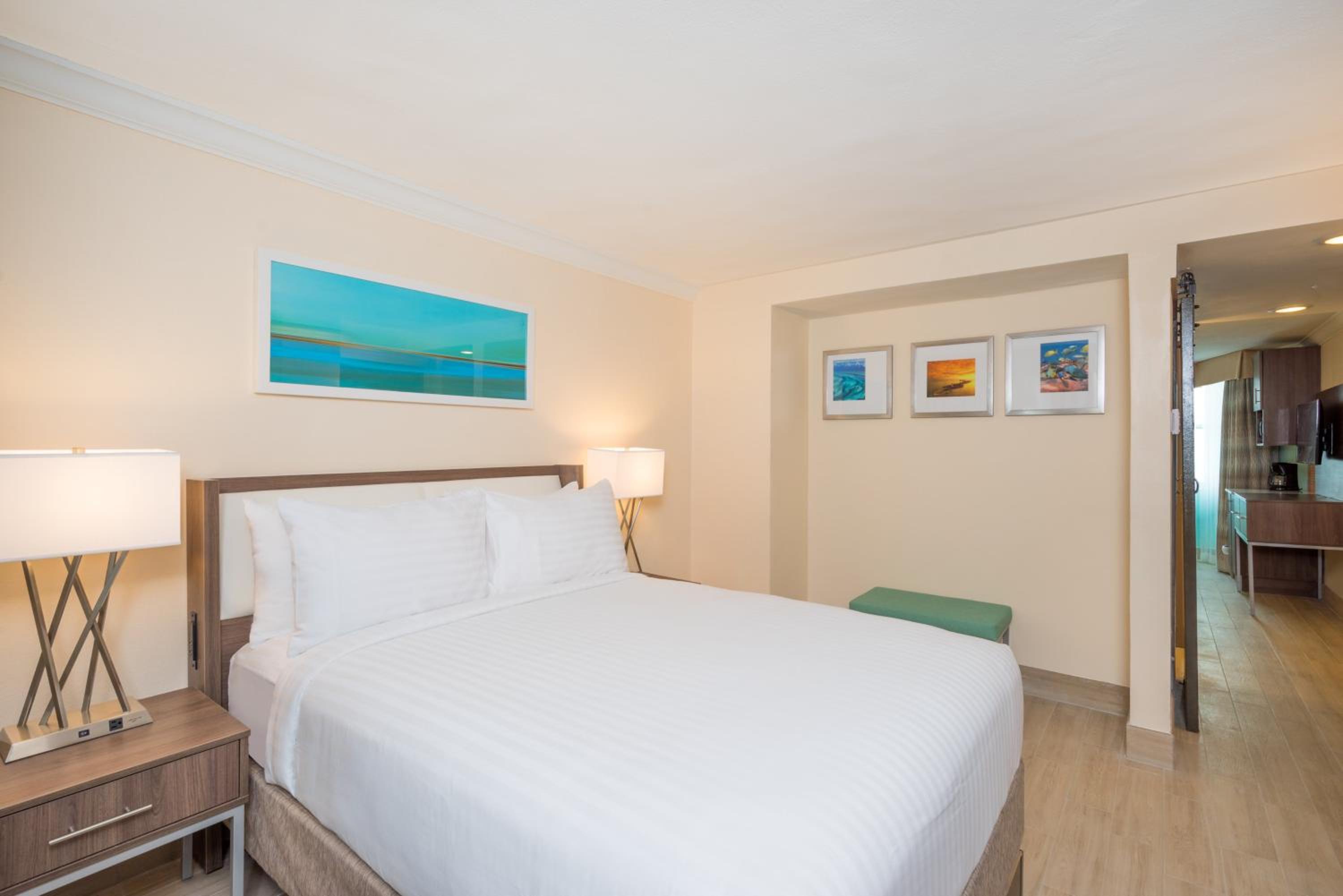 Nassau - Paradise Island Vacations - Holiday Inn Express  Suites Nassau, an IHG Hotel - Property Image 7