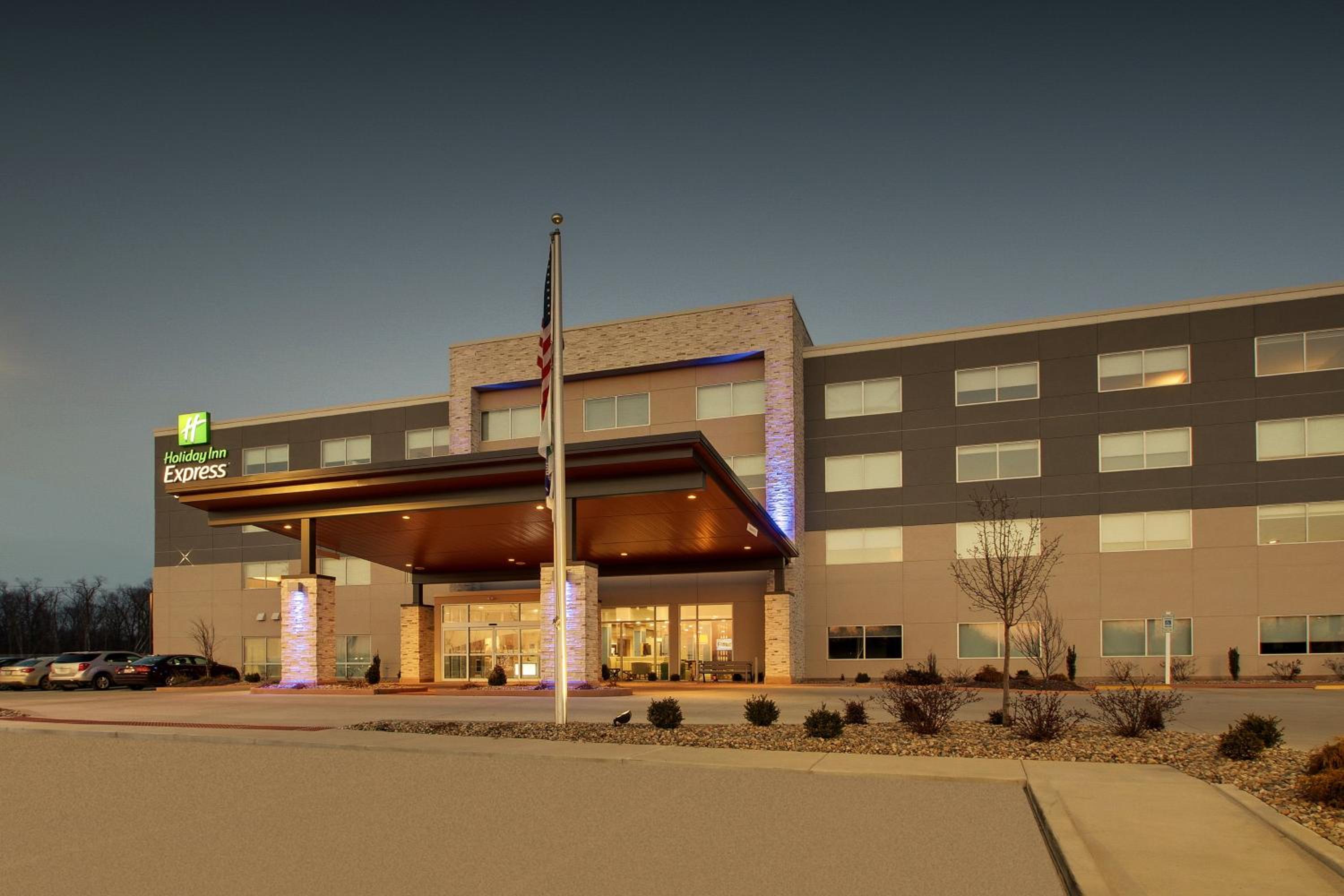 Mount Vernon Vacations - Holiday Inn Express  Suites - Mount Vernon, an IHG Hotel - Property Image 10