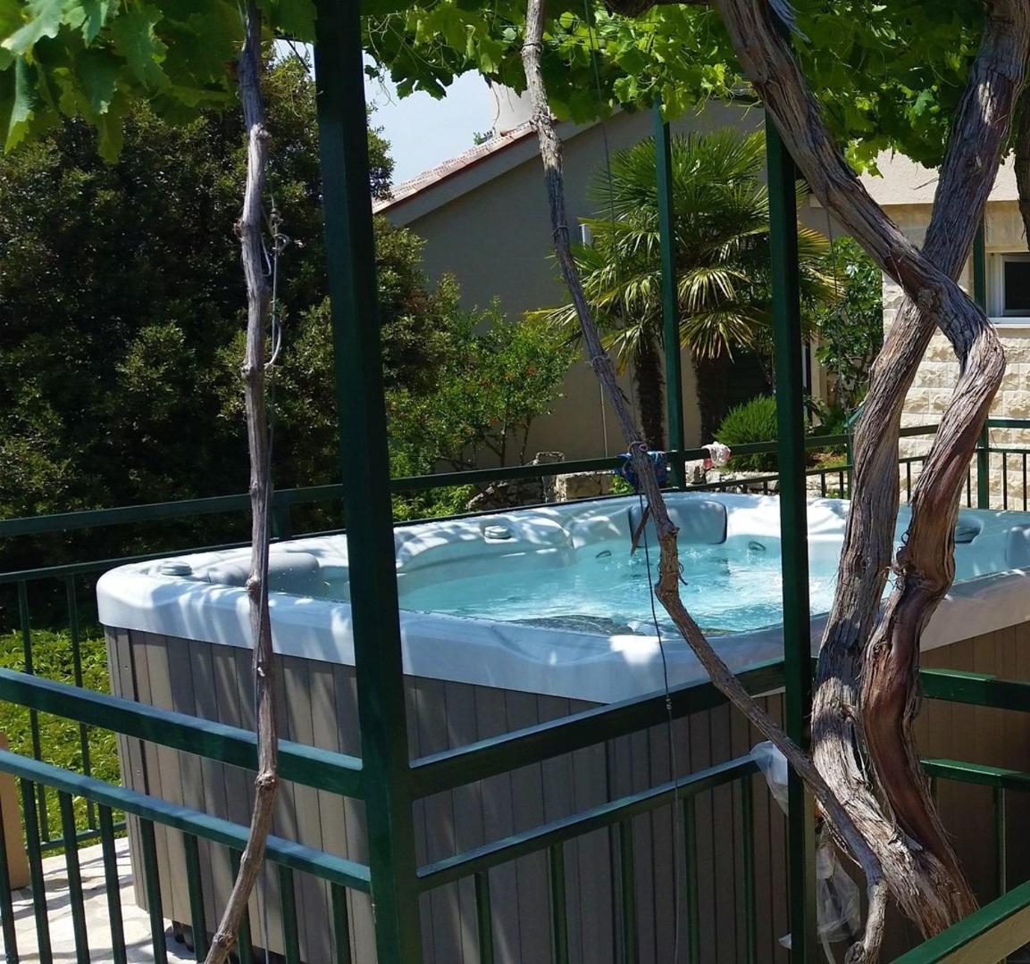 Holiday house Tender near Trogir, jacuzzi view 2