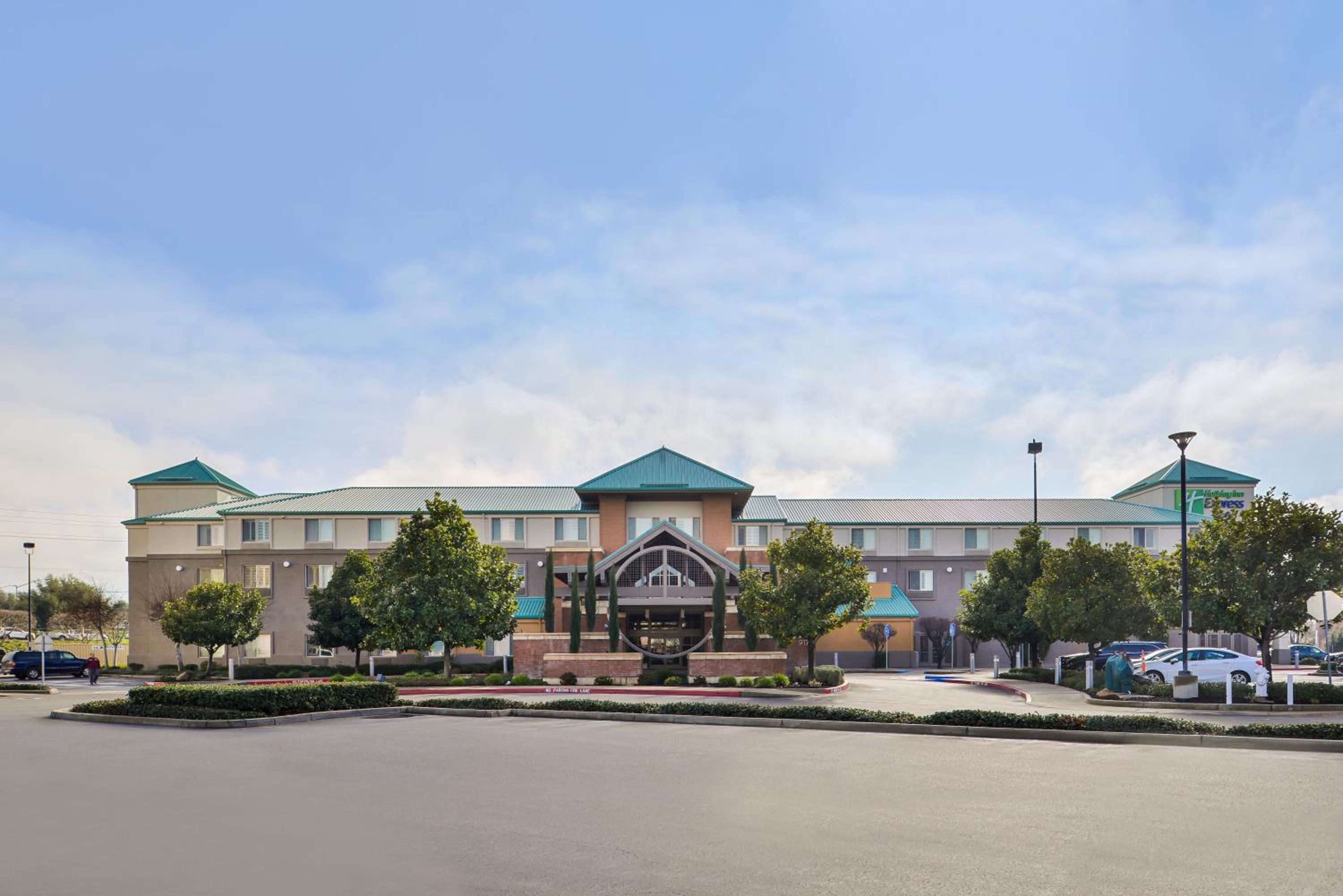 Hotel Holiday Inn Express & Suites Elk Grove Central - Hwy 99 By Ihg