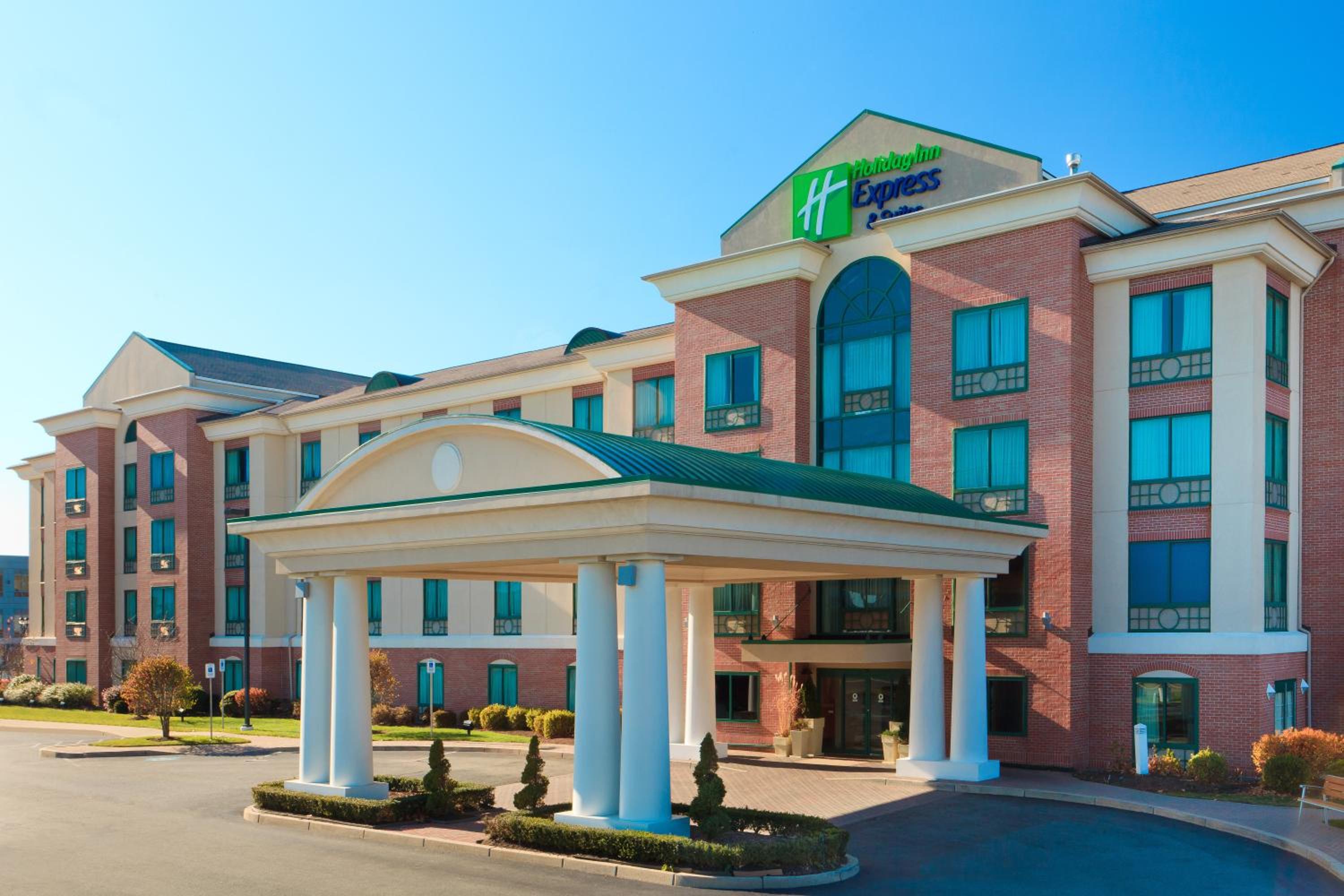 Holiday Inn Express Hotel  Suites Warwick-Providence Airport, an IHG Hotel - Property Image 1