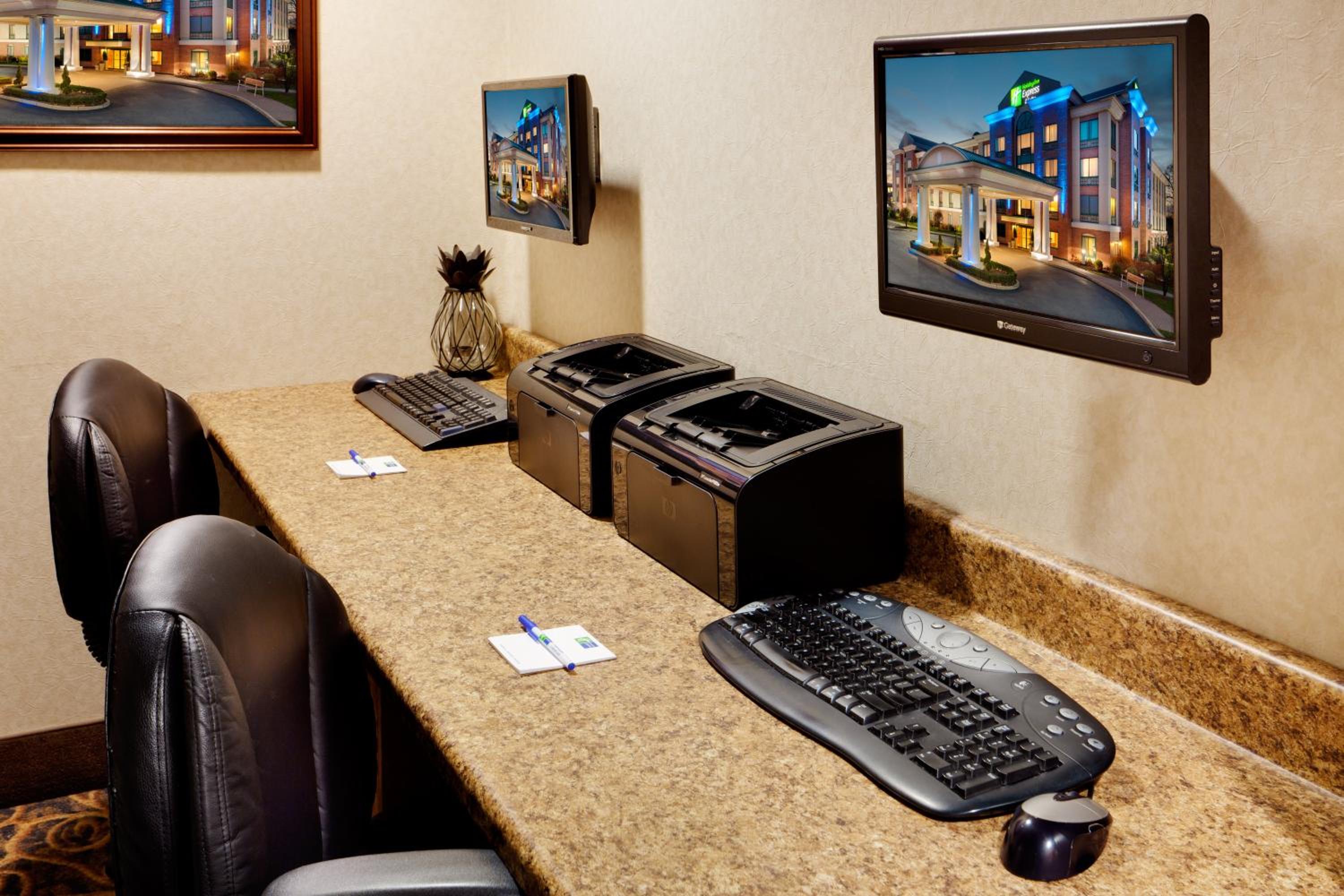 Holiday Inn Express Hotel  Suites Warwick-Providence Airport, an IHG Hotel - Property Image 11