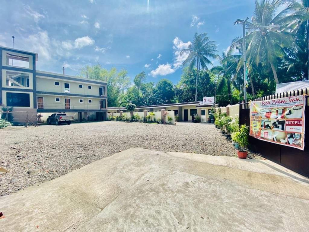 Red Palm Inn studio room with Netflix view 3