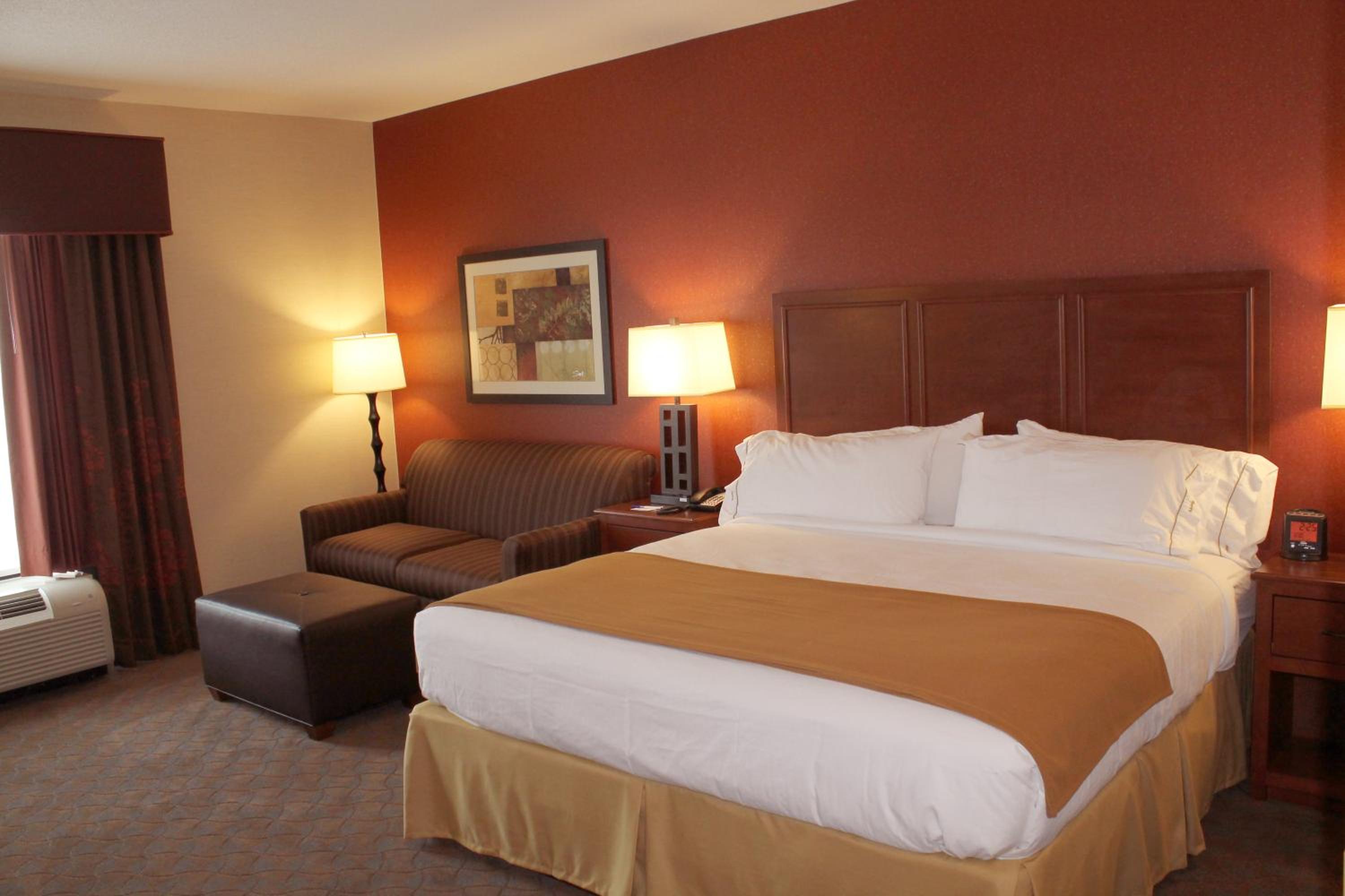 Holiday Inn Express & Suites Paducah West by IHG