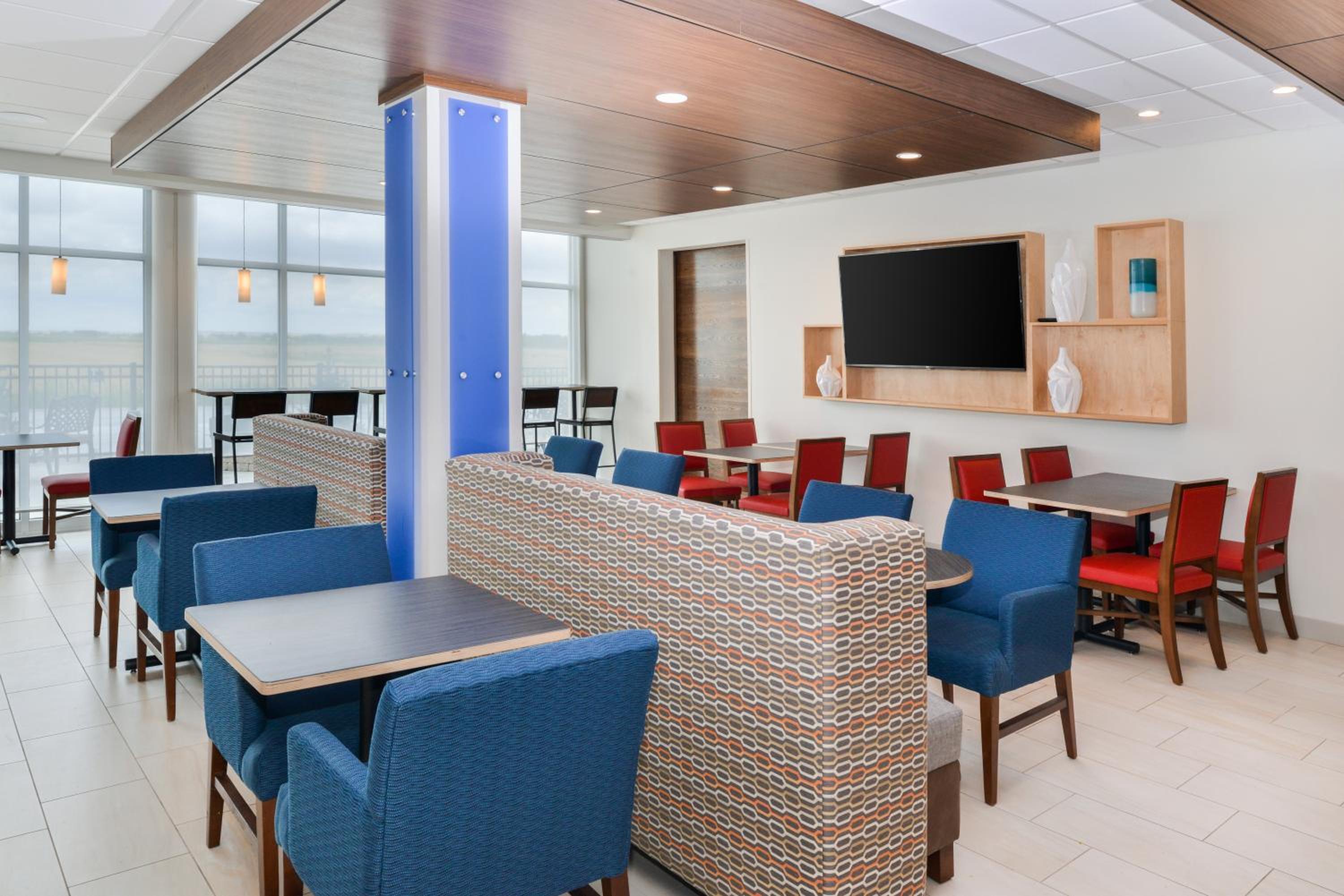 Ogallala Vacations - Holiday Inn Express  Suites - Ogallala, an IHG Hotel - Property Image 12