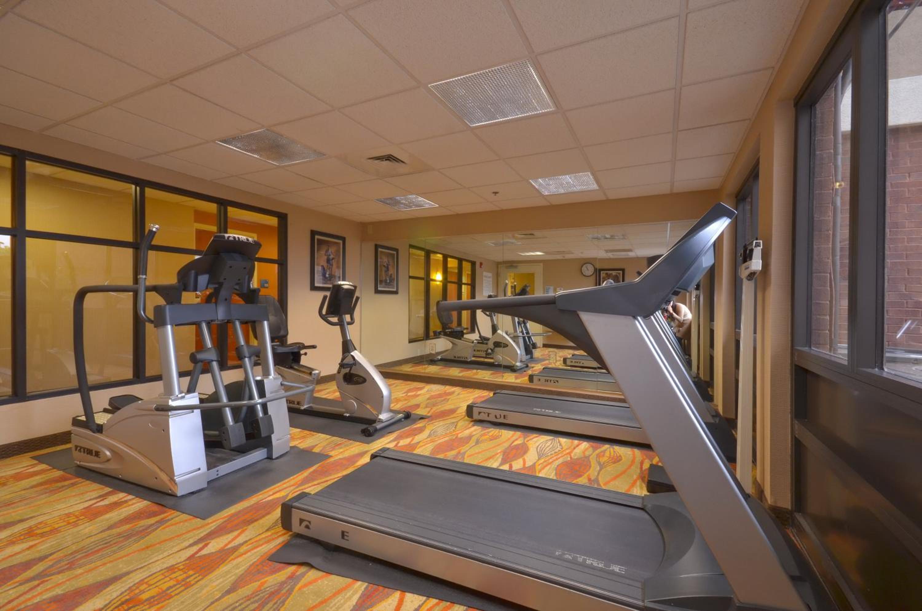 Pine Bluff Vacations - Holiday Inn Express  Suites Pine Bluff/Pines Mall, an IHG Hotel - Property Image 3