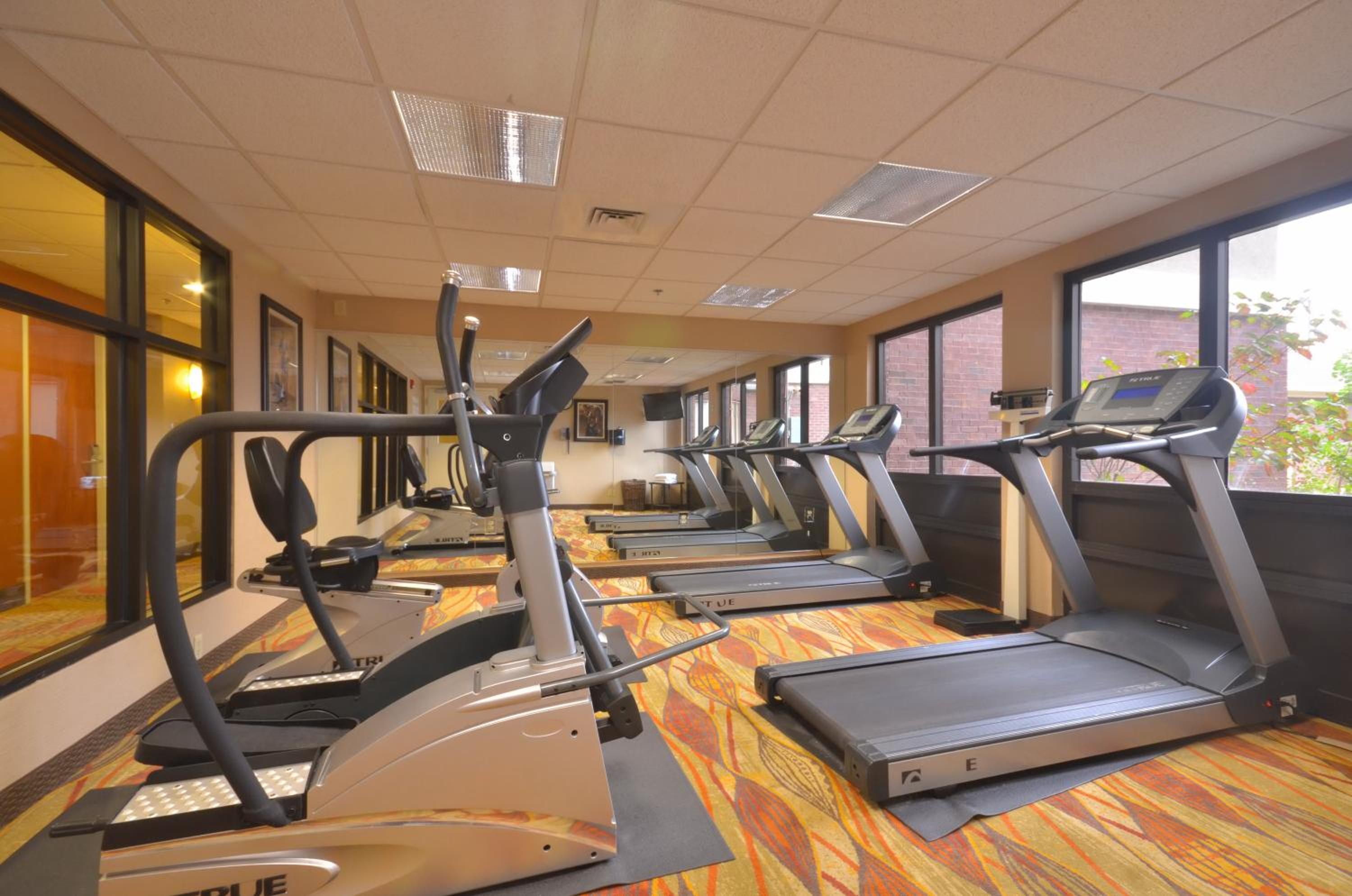 Pine Bluff Vacations - Holiday Inn Express  Suites Pine Bluff/Pines Mall, an IHG Hotel - Property Image 4