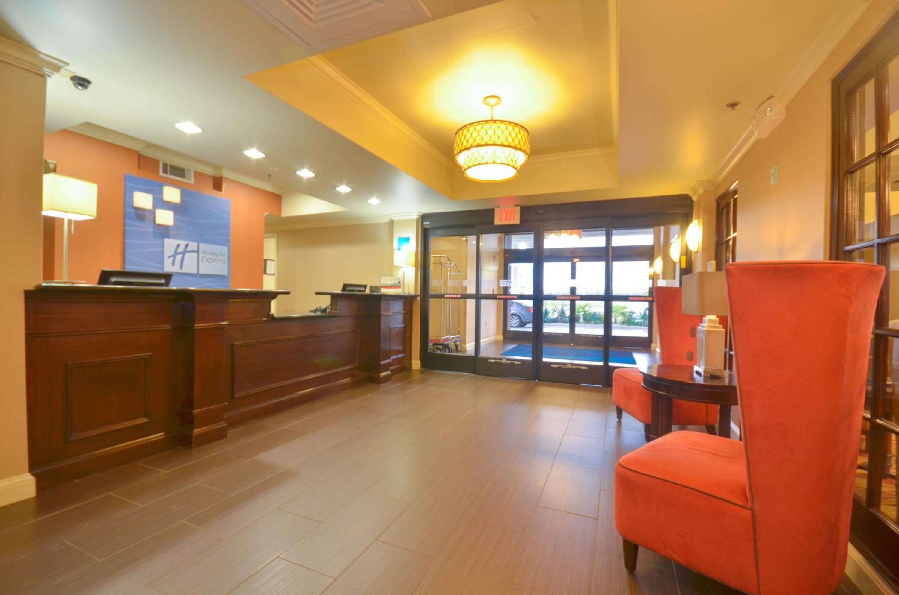 Pine Bluff Vacations - Holiday Inn Express  Suites Pine Bluff/Pines Mall, an IHG Hotel - Property Image 5