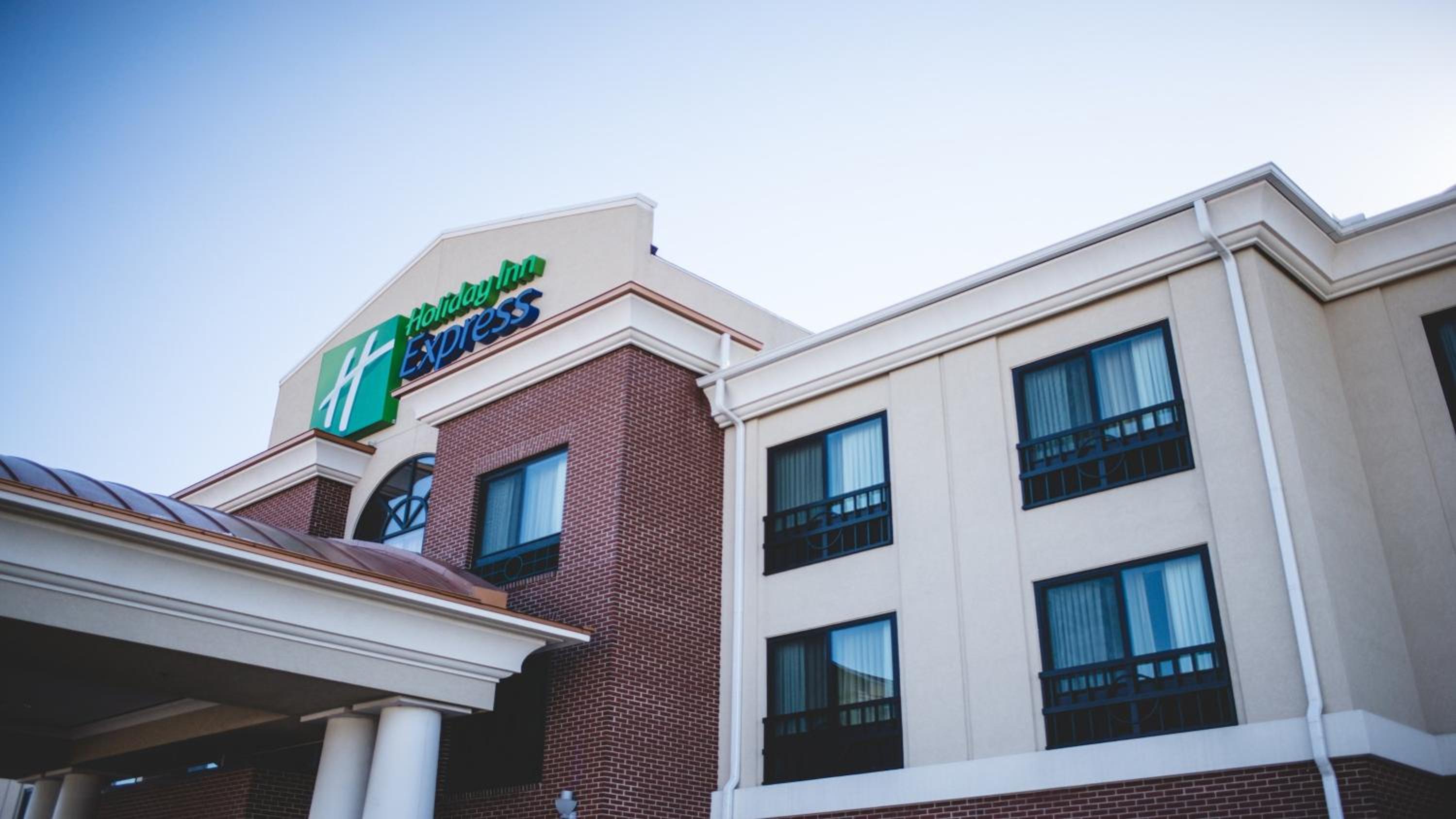 Peoria Vacations - Holiday Inn Express  Suites Morton Peoria Area, an IHG Hotel - Property Image 1