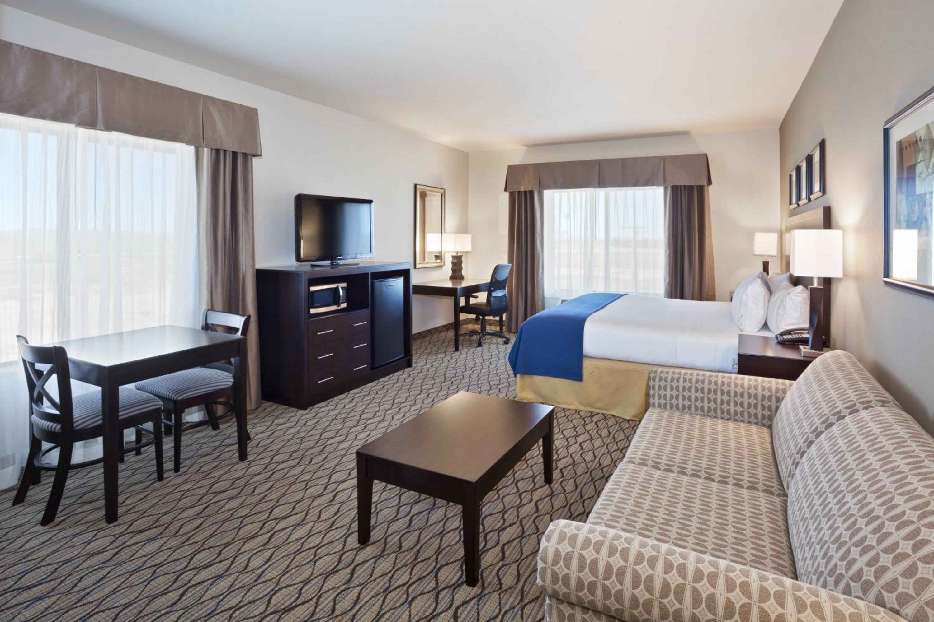 Deming Vacations - Holiday Inn Express  Suites Deming Mimbres Valley, an IHG Hotel - Property Image 4